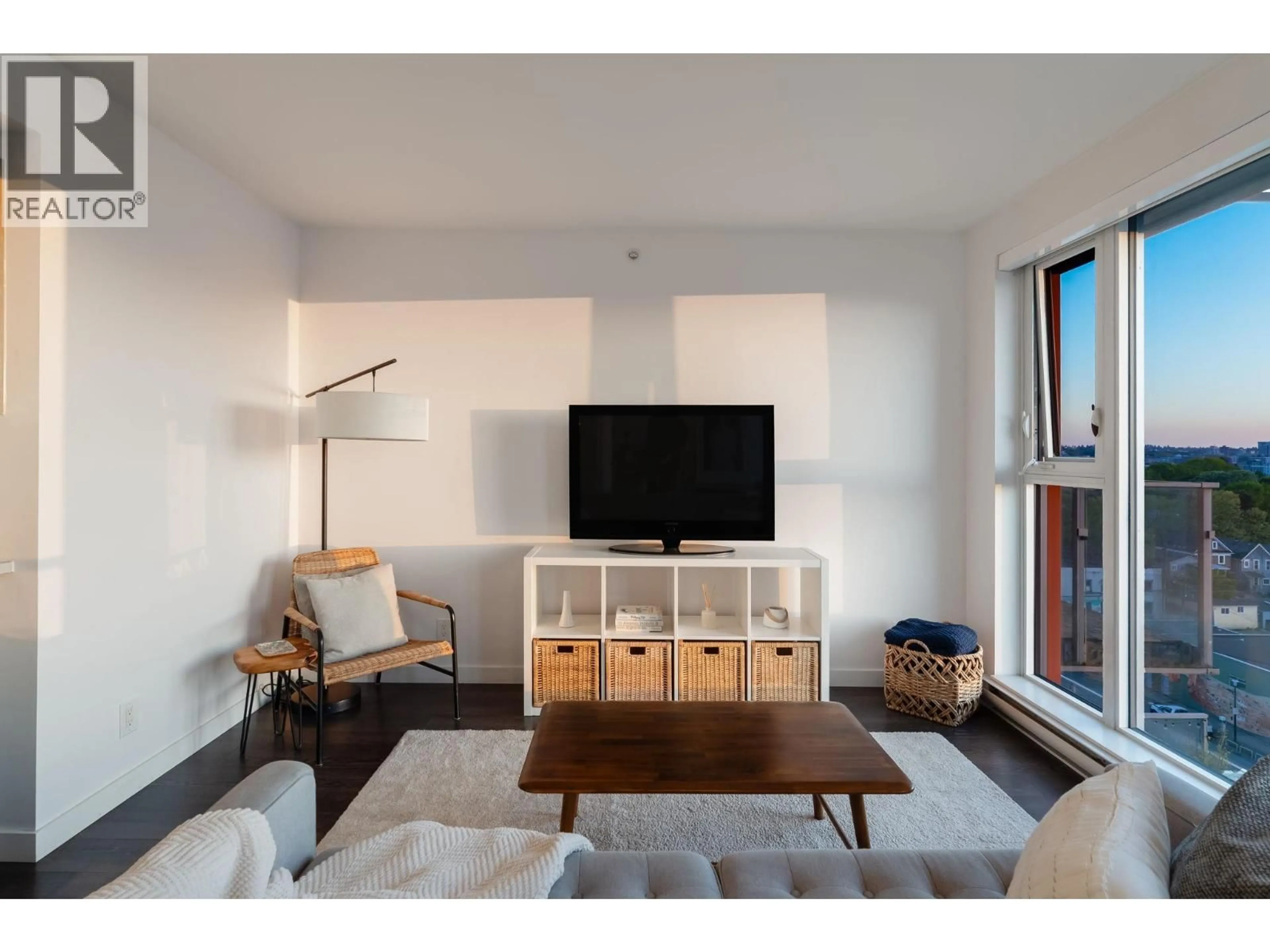 Living room with furniture, unknown for 1001 - 933 HASTINGS STREET, Vancouver British Columbia V6A0G6