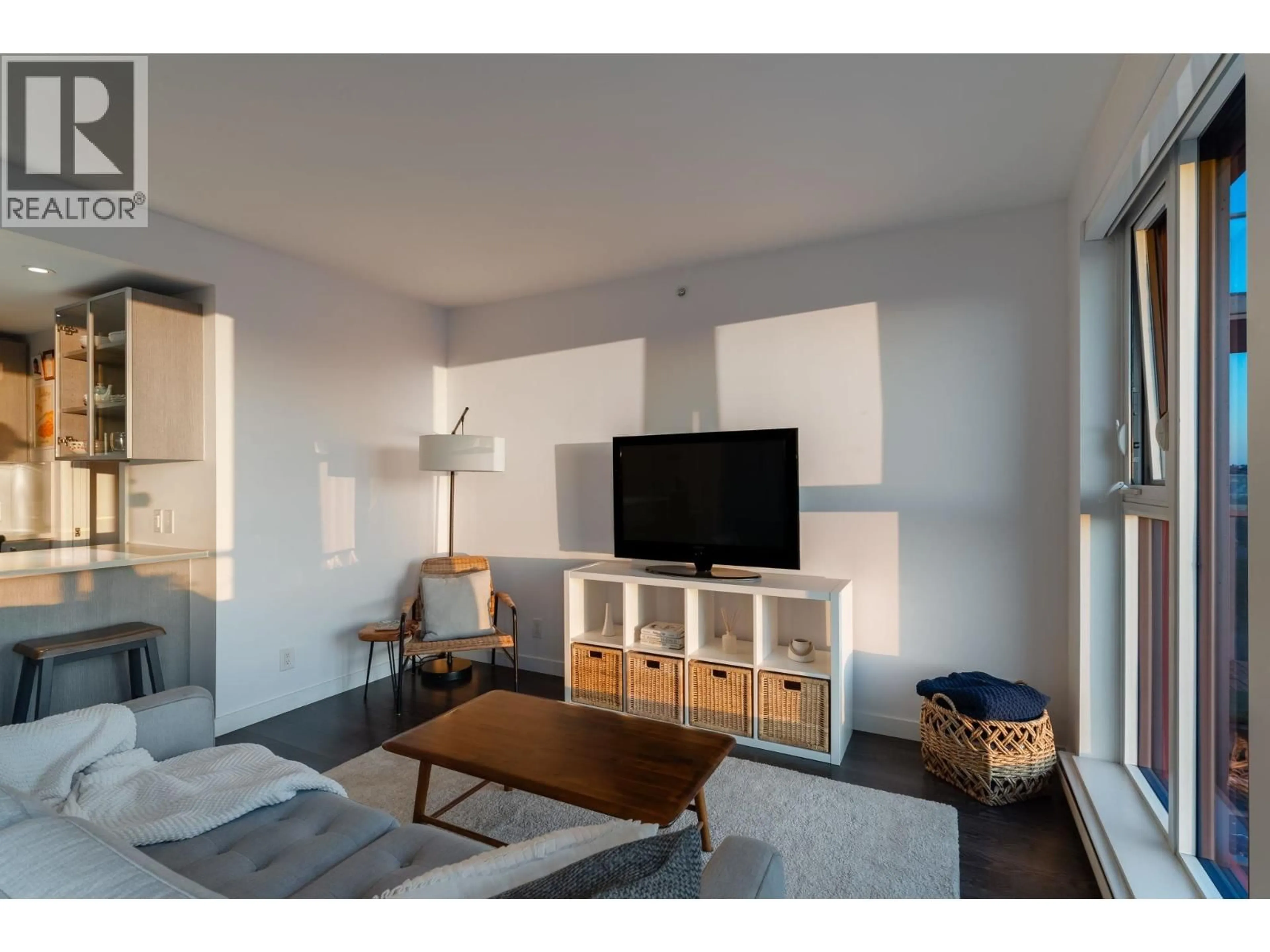 Living room with furniture, unknown for 1001 - 933 HASTINGS STREET, Vancouver British Columbia V6A0G6
