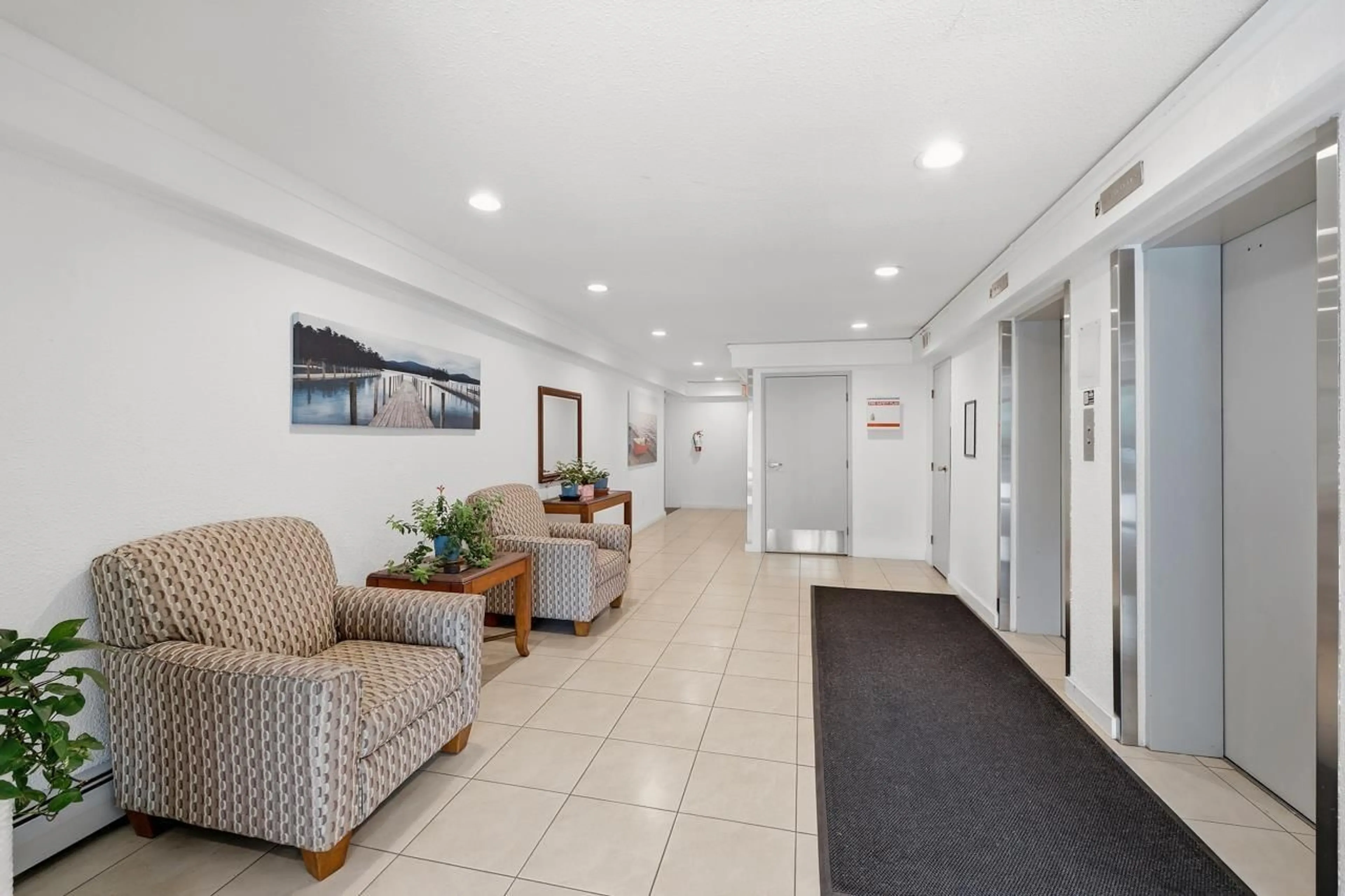 Lobby for 306 - 1561 VIDAL STREET, White Rock British Columbia V4B5A7