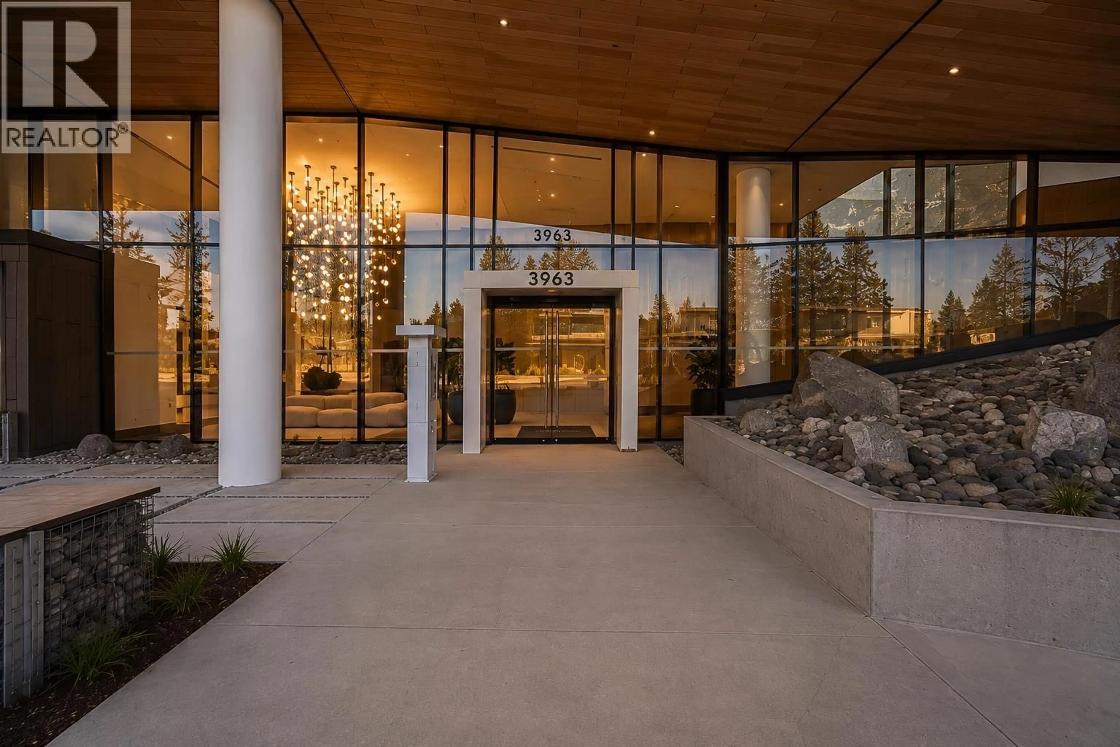 Indoor foyer for 803 - 3963 UPLANDS WAY, West Vancouver British Columbia V7S0B6