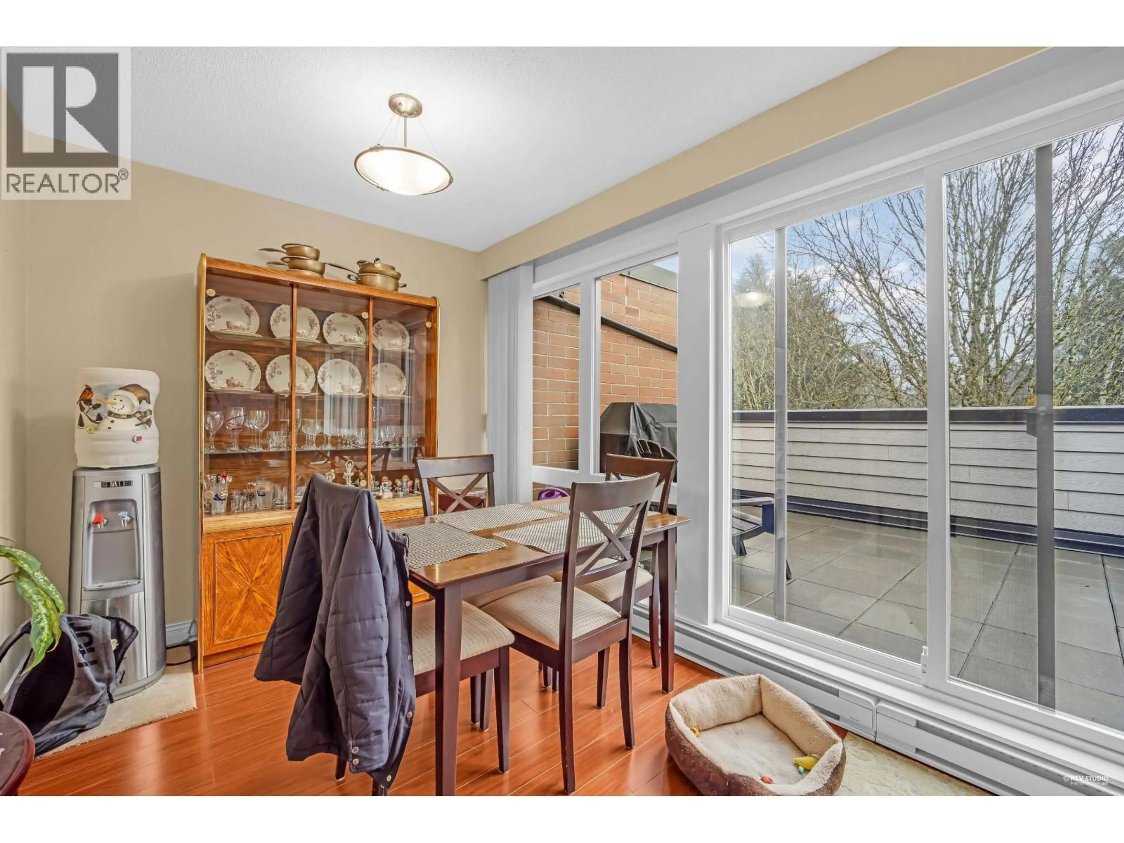 Dining room, wood/laminate floor for 100 - 10200 4TH AVENUE, Richmond British Columbia V7E1V3