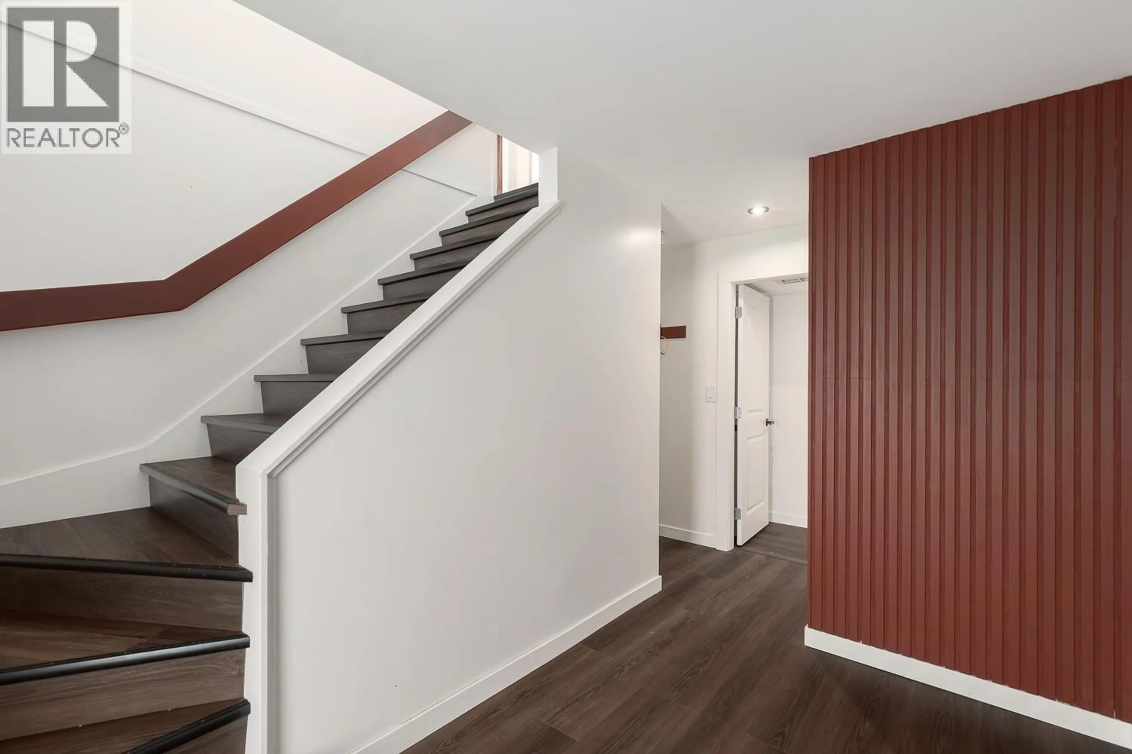 Stairs for 4600 53 STREET, Delta British Columbia V4K2Z1