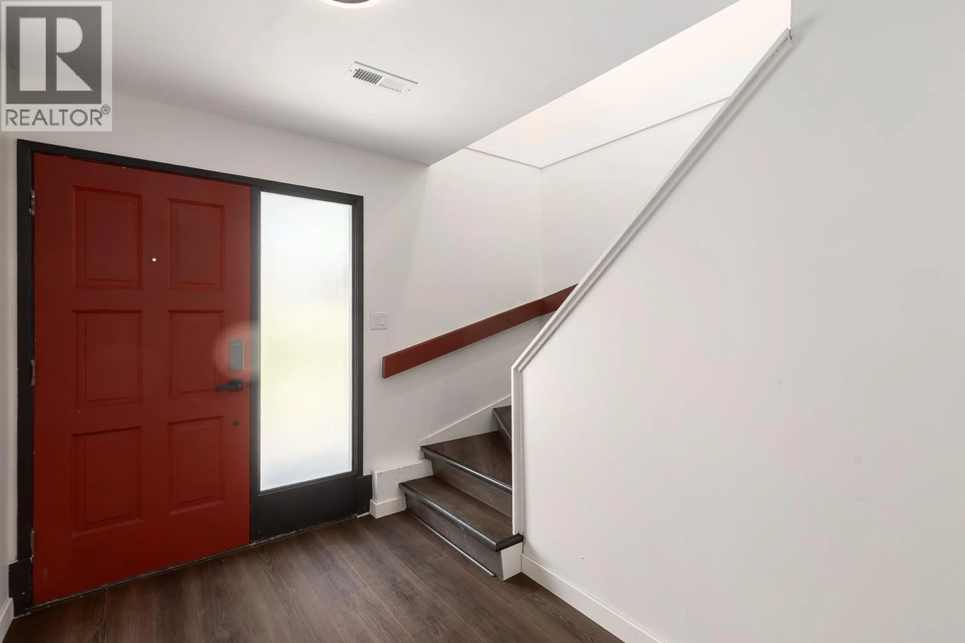 Indoor entryway for 4600 53 STREET, Delta British Columbia V4K2Z1