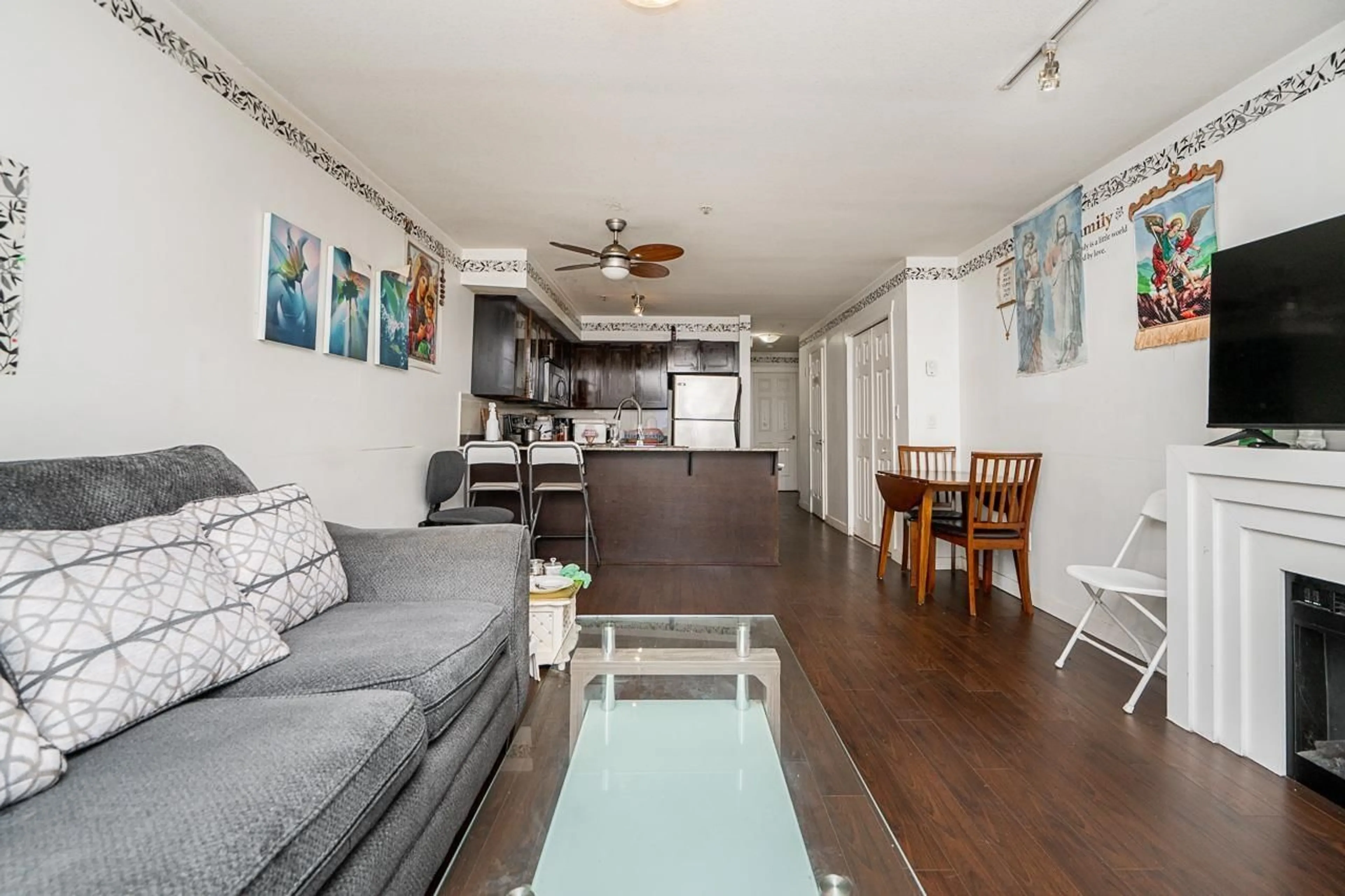 Living room with furniture, wood/laminate floor for 103 - 13958 108 AVENUE, Surrey British Columbia V3T0B4