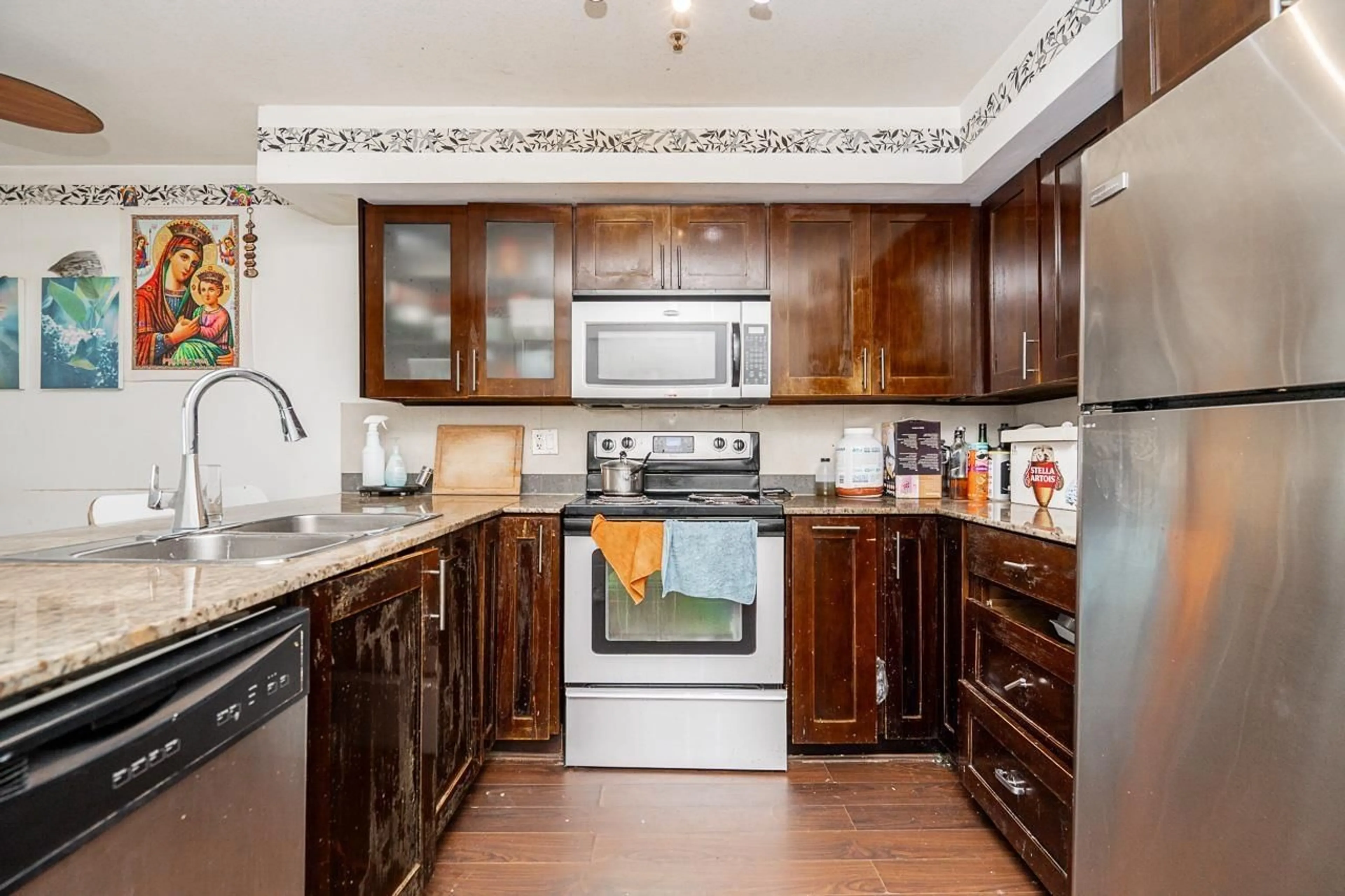Standard kitchen, unknown for 103 - 13958 108 AVENUE, Surrey British Columbia V3T0B4