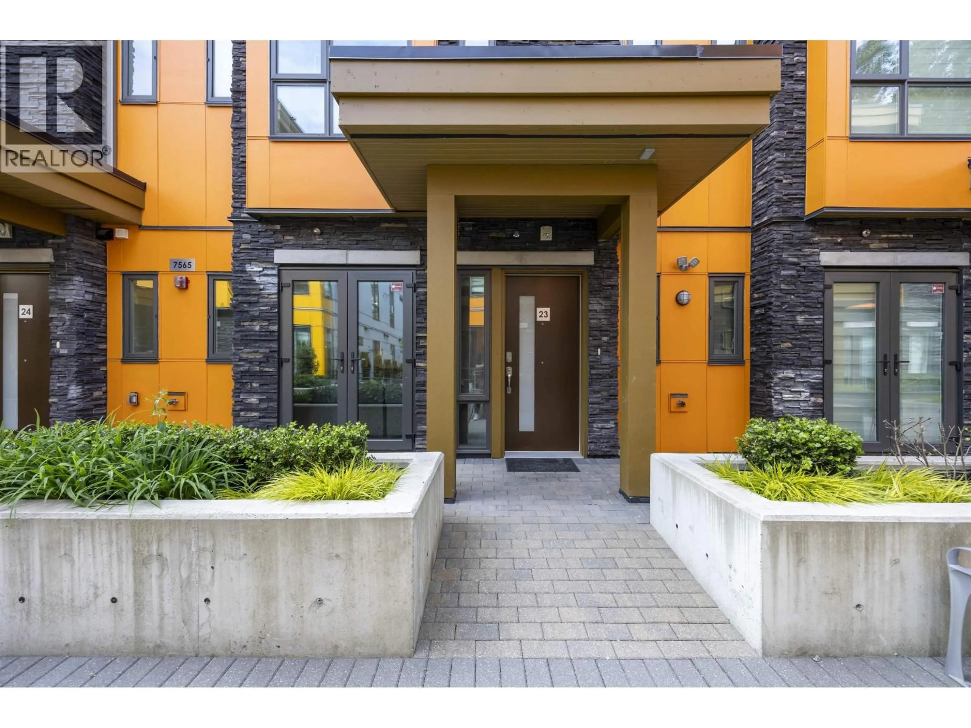 Indoor entryway for 23 - 7565 OAK STREET, Vancouver British Columbia V6P4A4