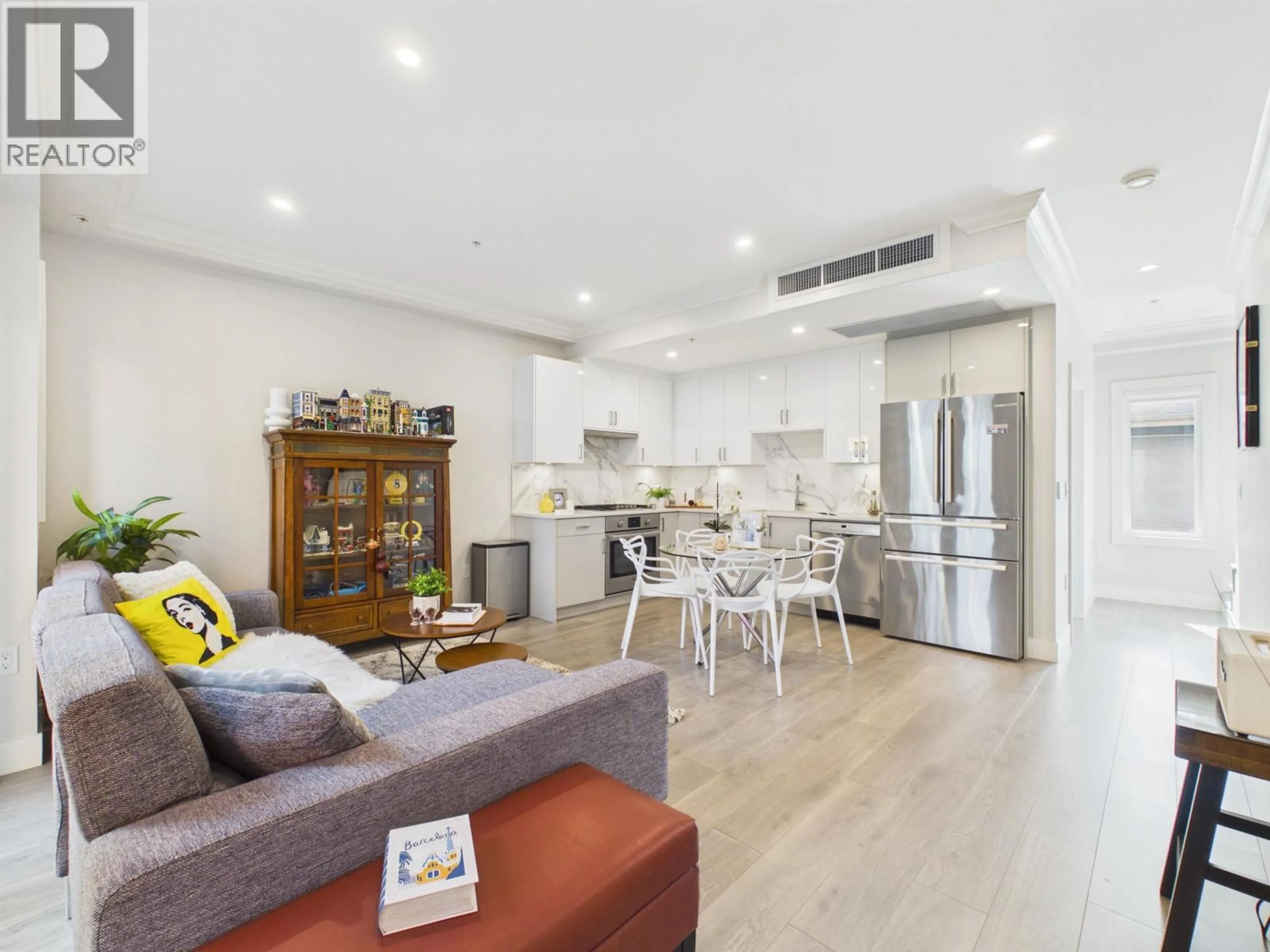 Open concept kitchen, unknown for 23 - 7565 OAK STREET, Vancouver British Columbia V6P4A4