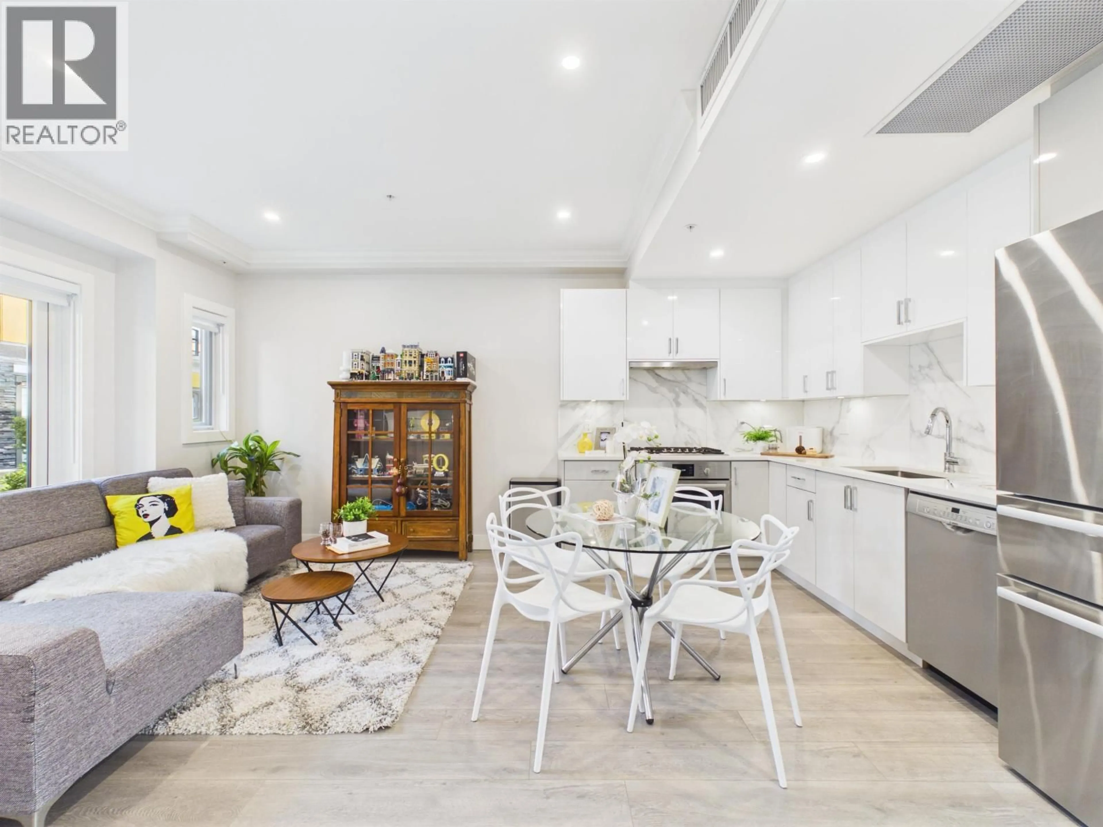 Open concept kitchen, unknown for 23 - 7565 OAK STREET, Vancouver British Columbia V6P4A4