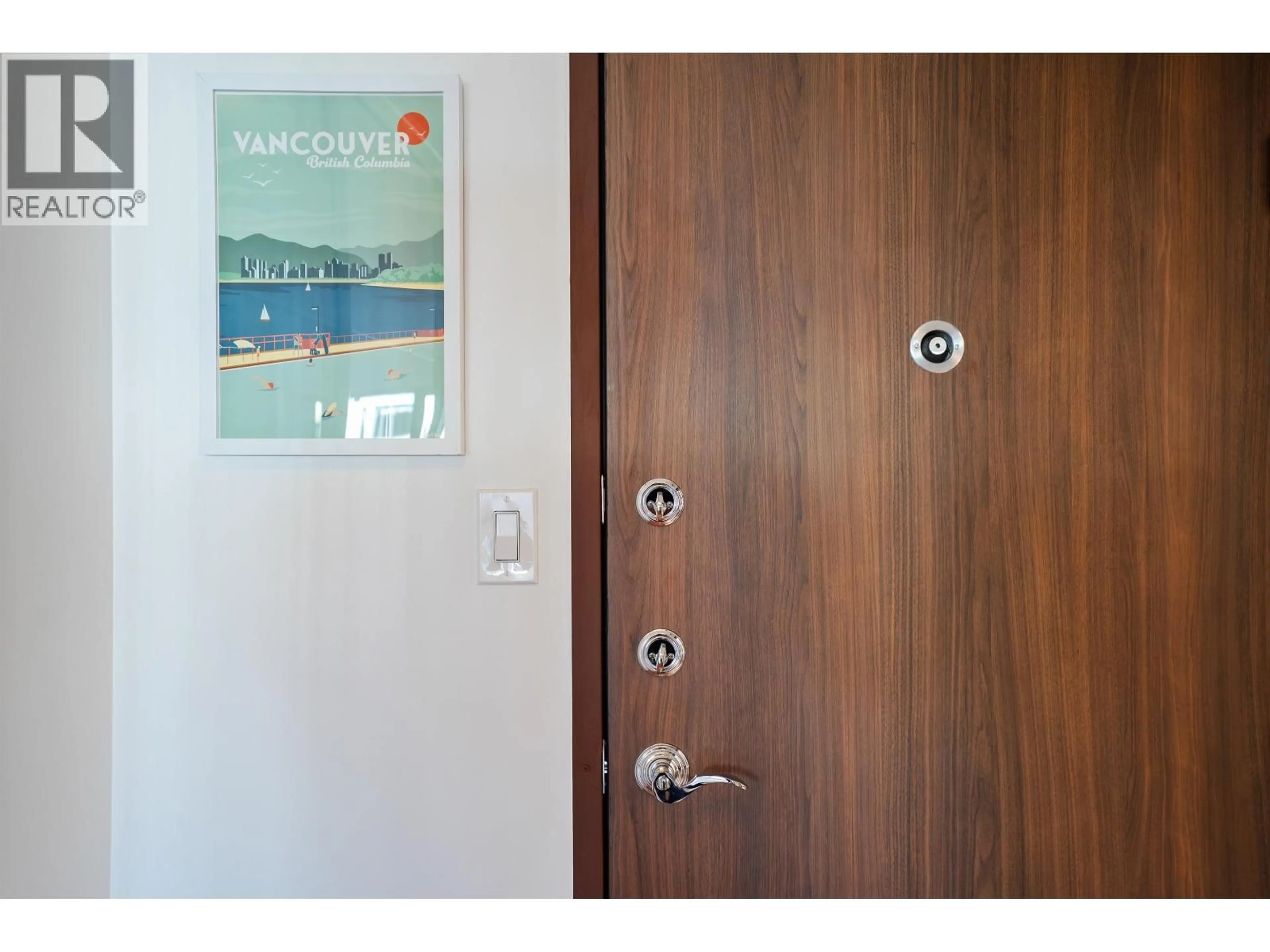 Indoor entryway for 210 - 2450 CORNWALL AVENUE, Vancouver British Columbia V6K1B8