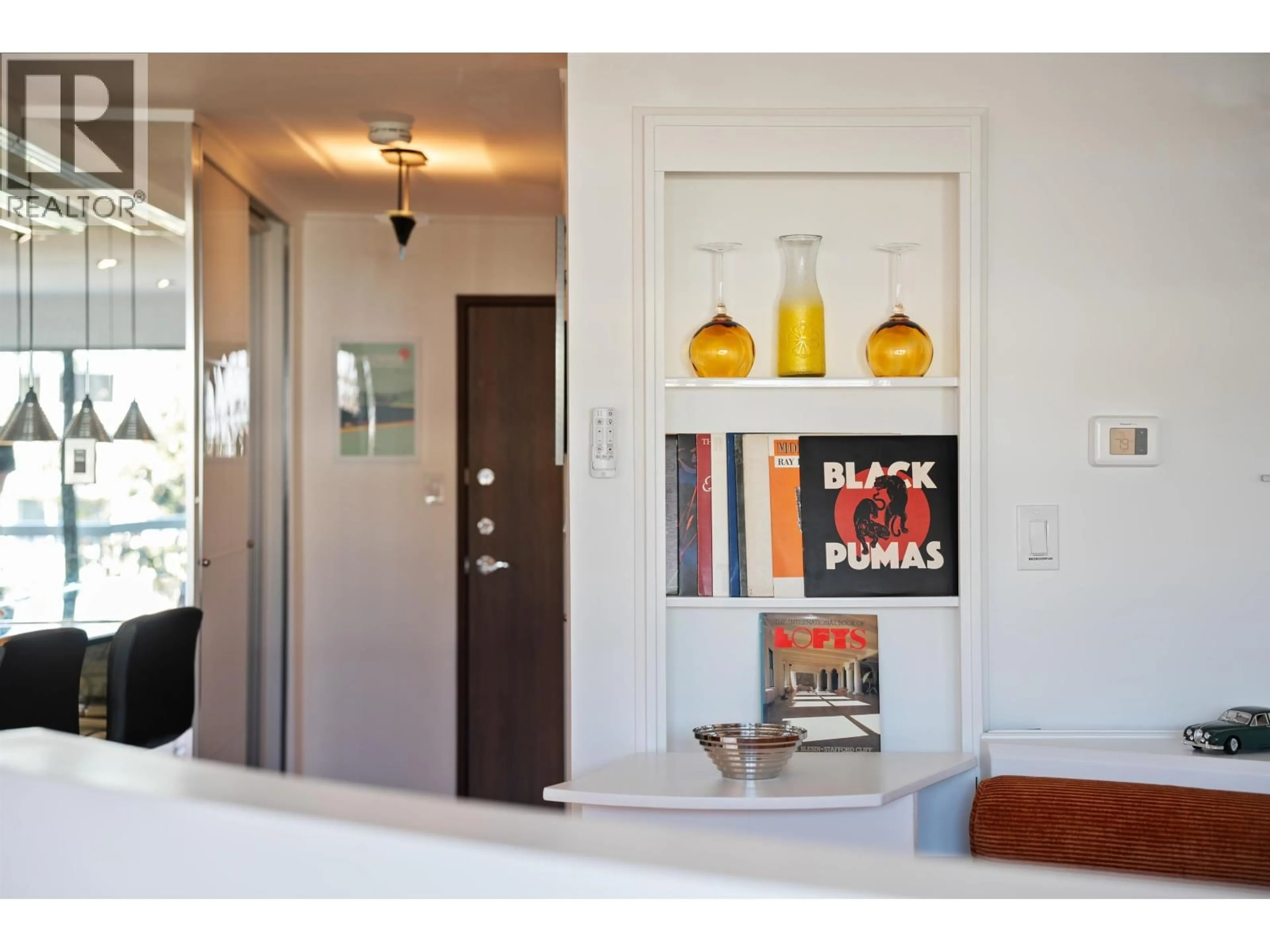 Indoor entryway for 210 - 2450 CORNWALL AVENUE, Vancouver British Columbia V6K1B8