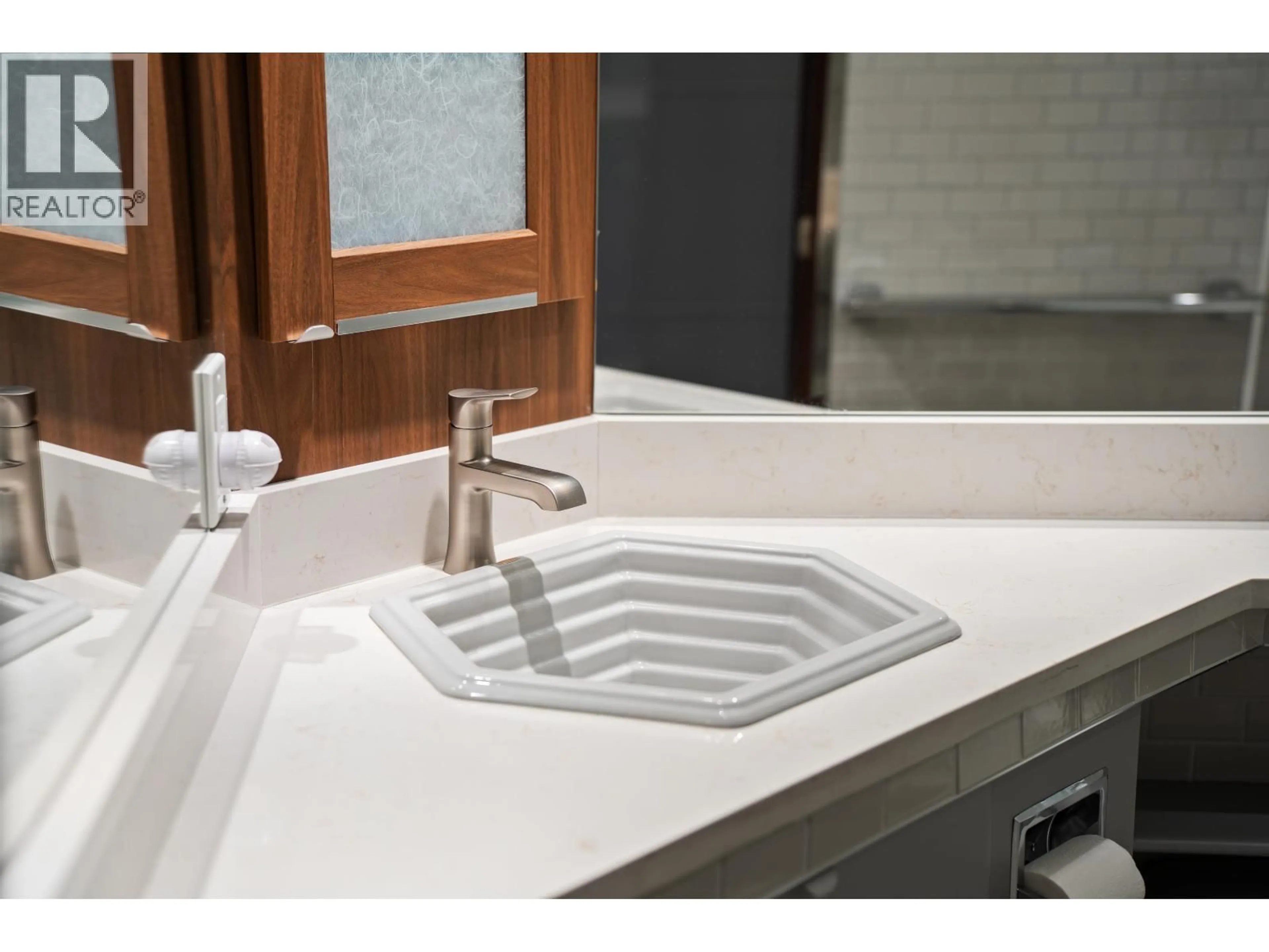 Contemporary bathroom, ceramic/tile floor for 210 - 2450 CORNWALL AVENUE, Vancouver British Columbia V6K1B8