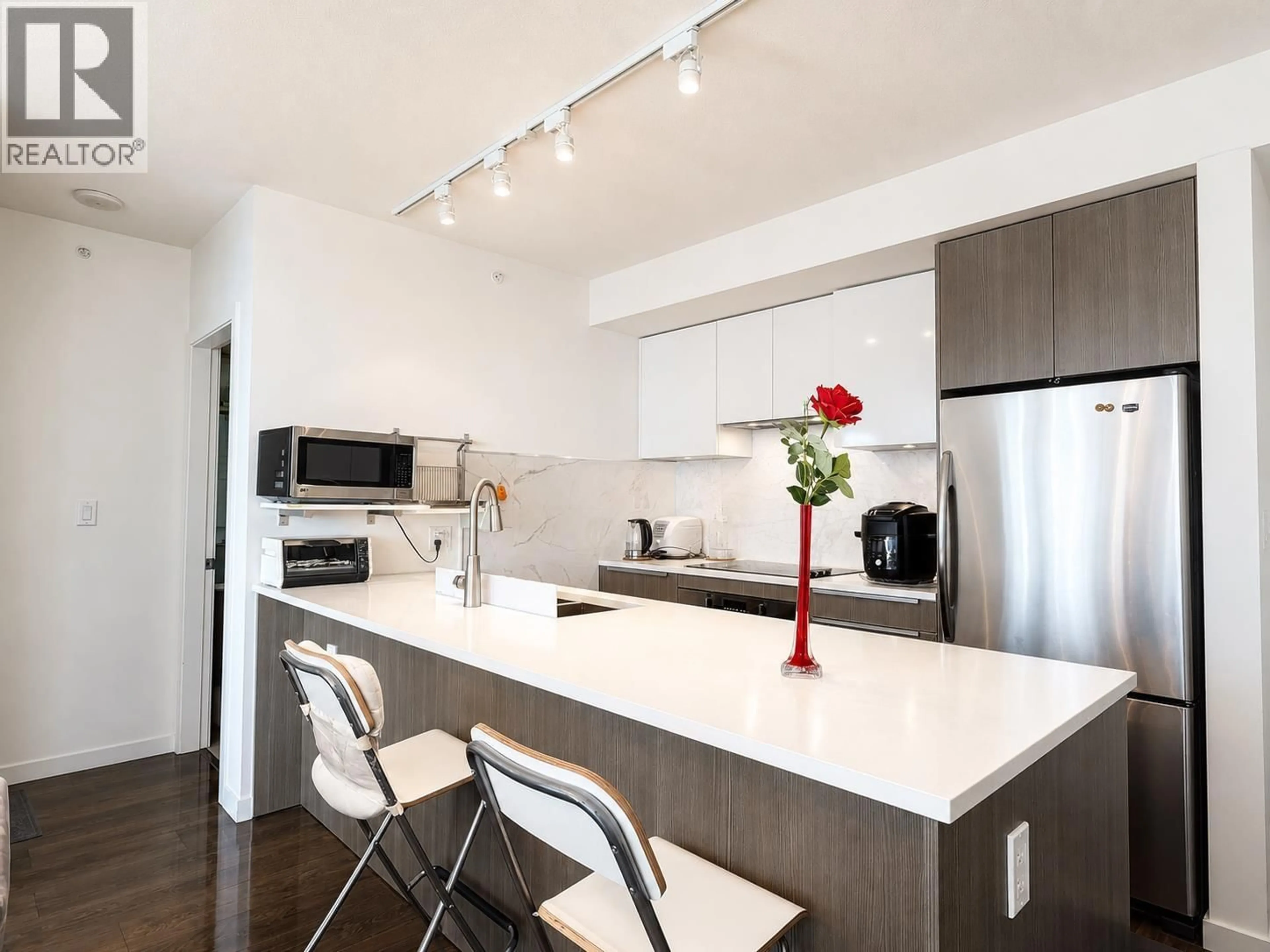 Open concept kitchen, wood/laminate floor for 3208 - 6461 TELFORD AVENUE, Burnaby British Columbia V5H0B7