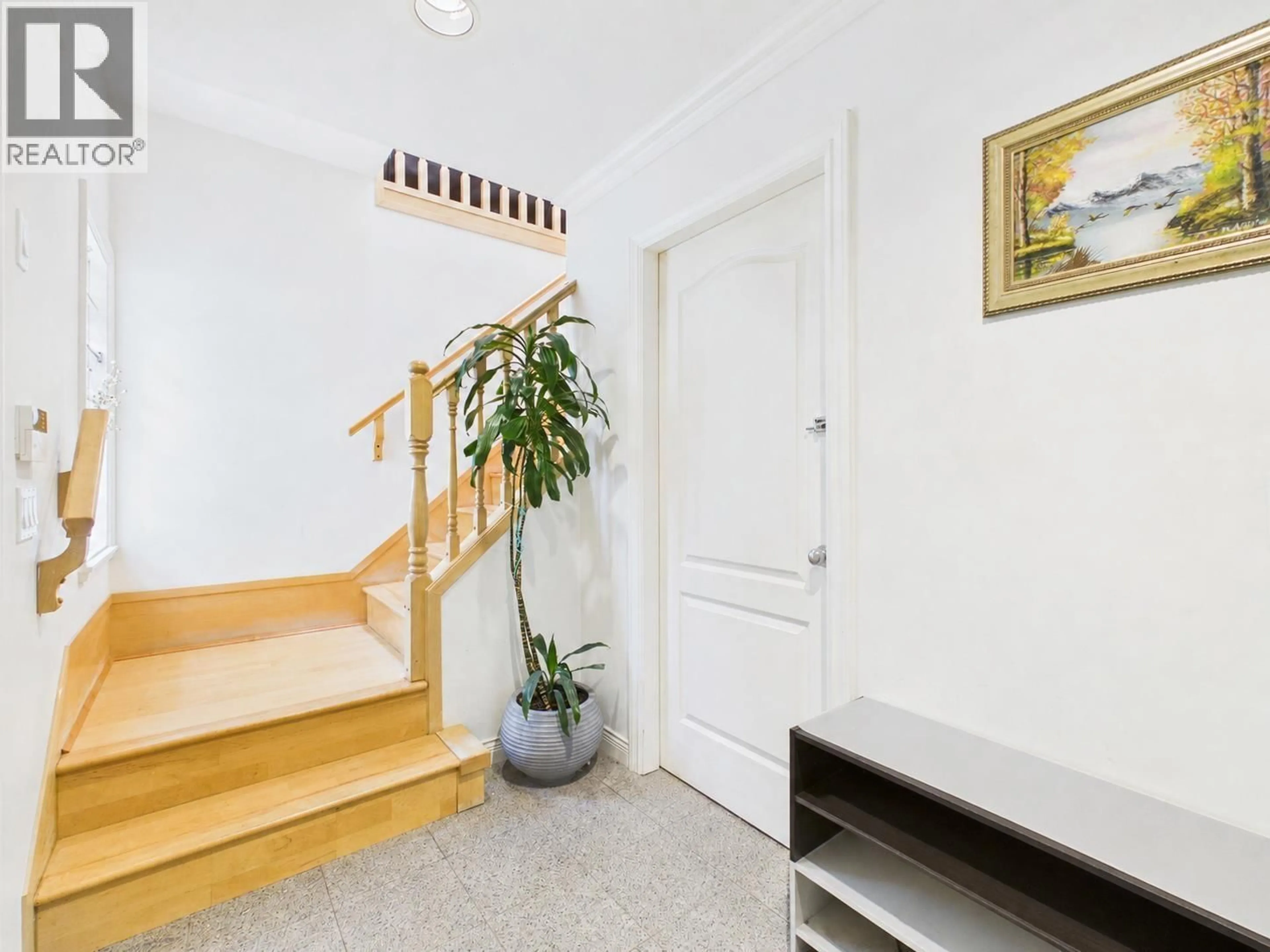 Indoor foyer for 5345 WALES STREET, Vancouver British Columbia V5R3M7