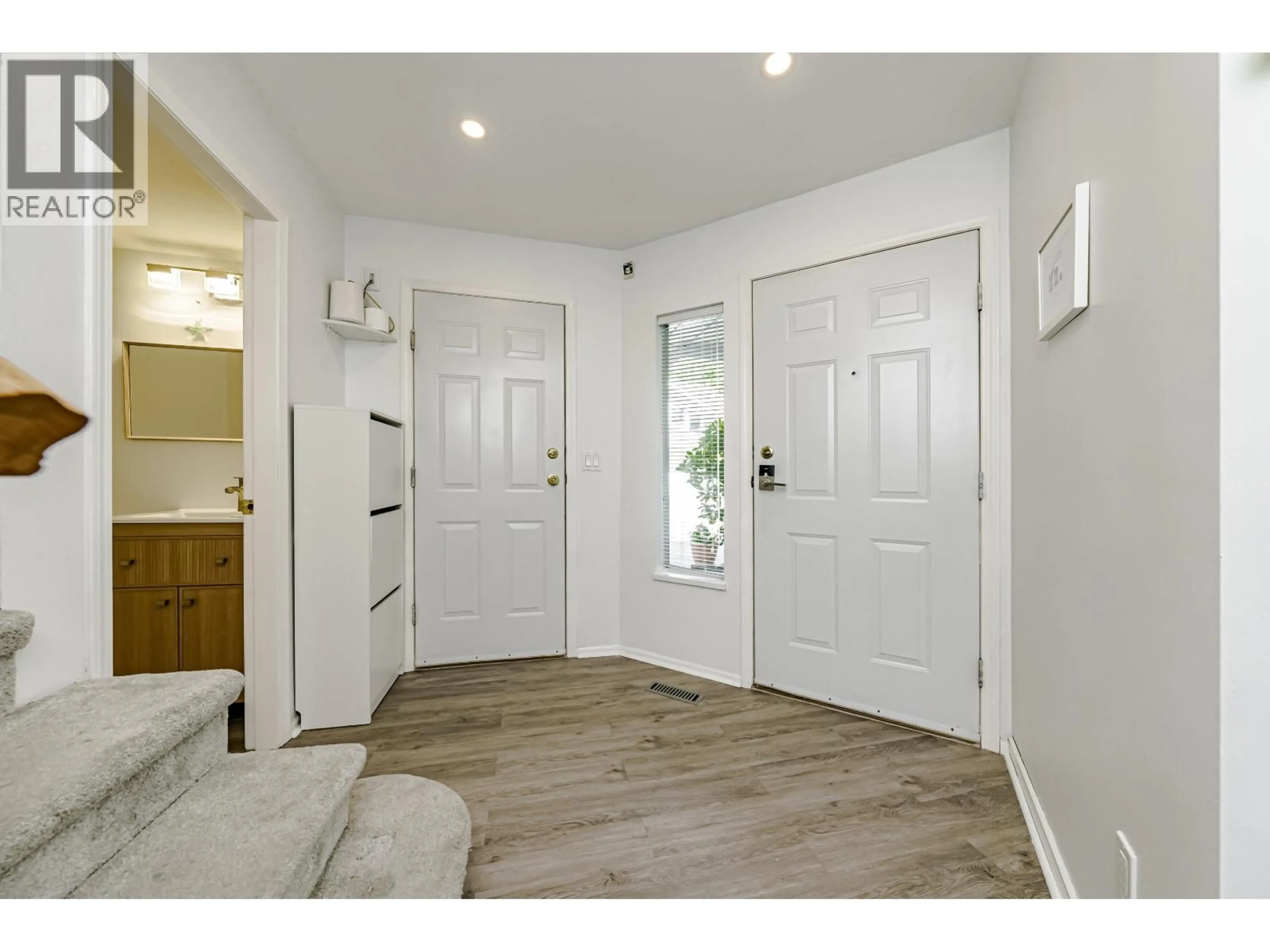Indoor entryway for 20 - 2590 PANORAMA DRIVE, Coquitlam British Columbia V3E2W9