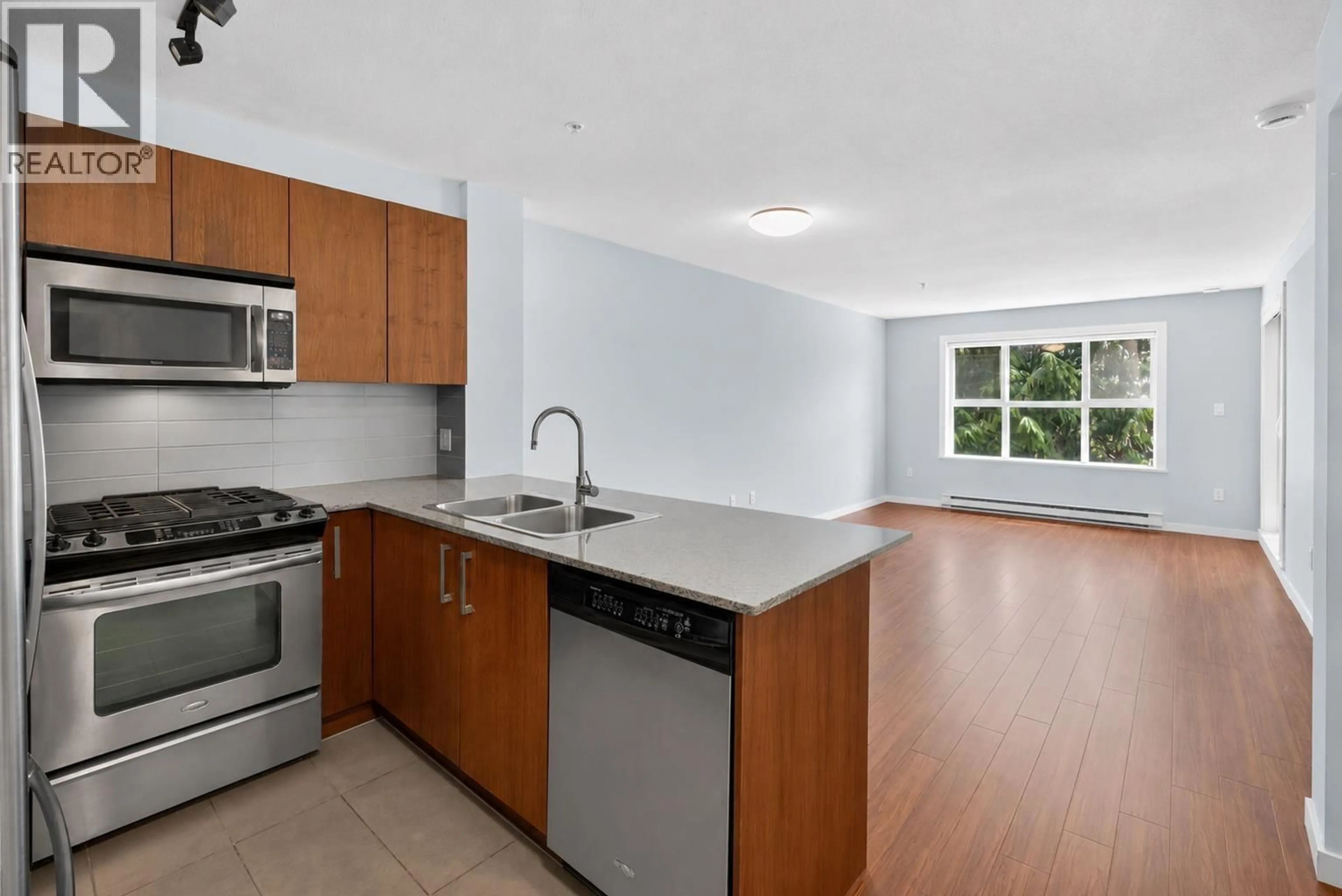 Standard kitchen, unknown for 312 - 5889 IRMIN STREET, Burnaby British Columbia V5J0C1