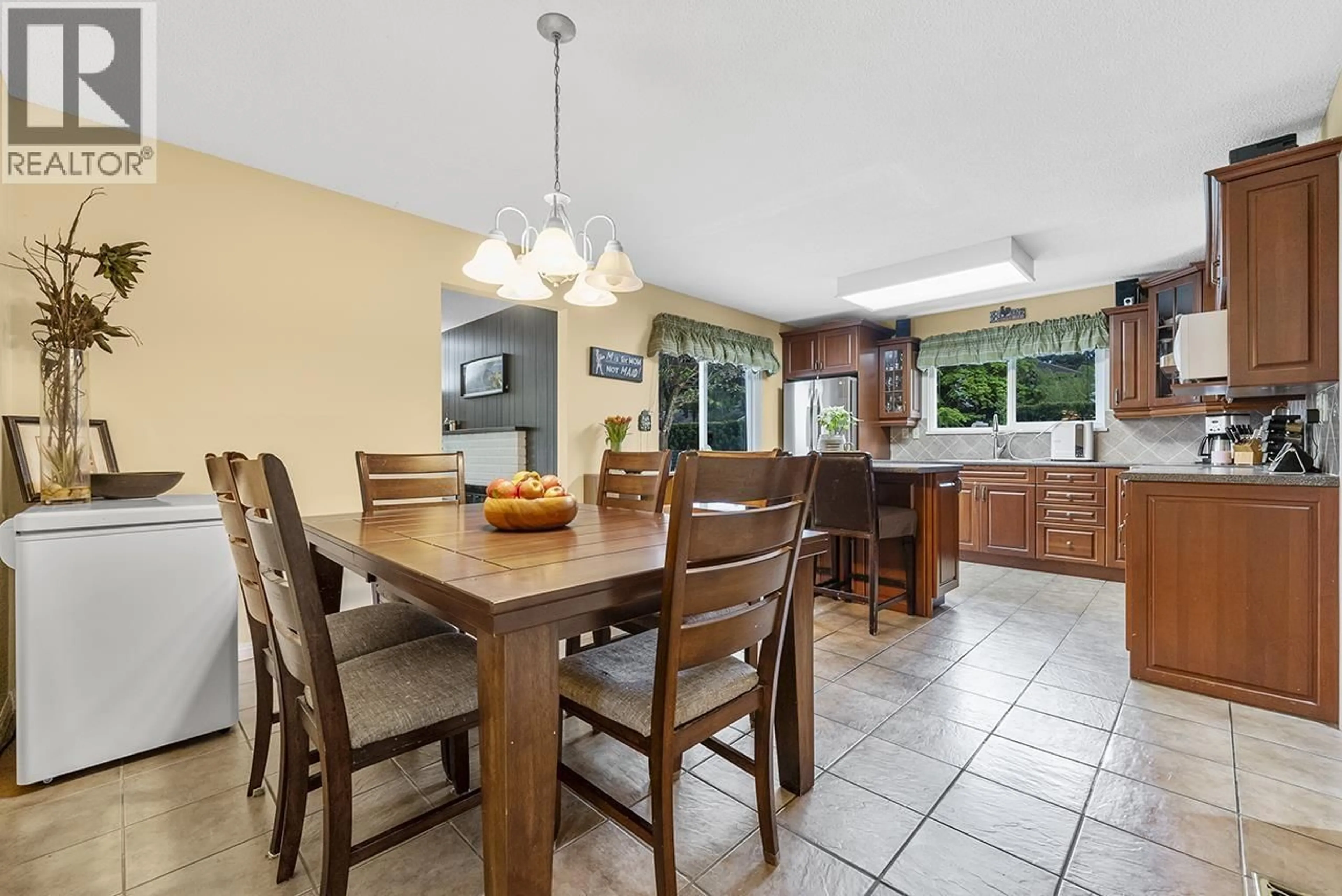 Dining room, ceramic/tile floor for 3604 MCRAE CRESCENT, Port Coquitlam British Columbia V3B4P1