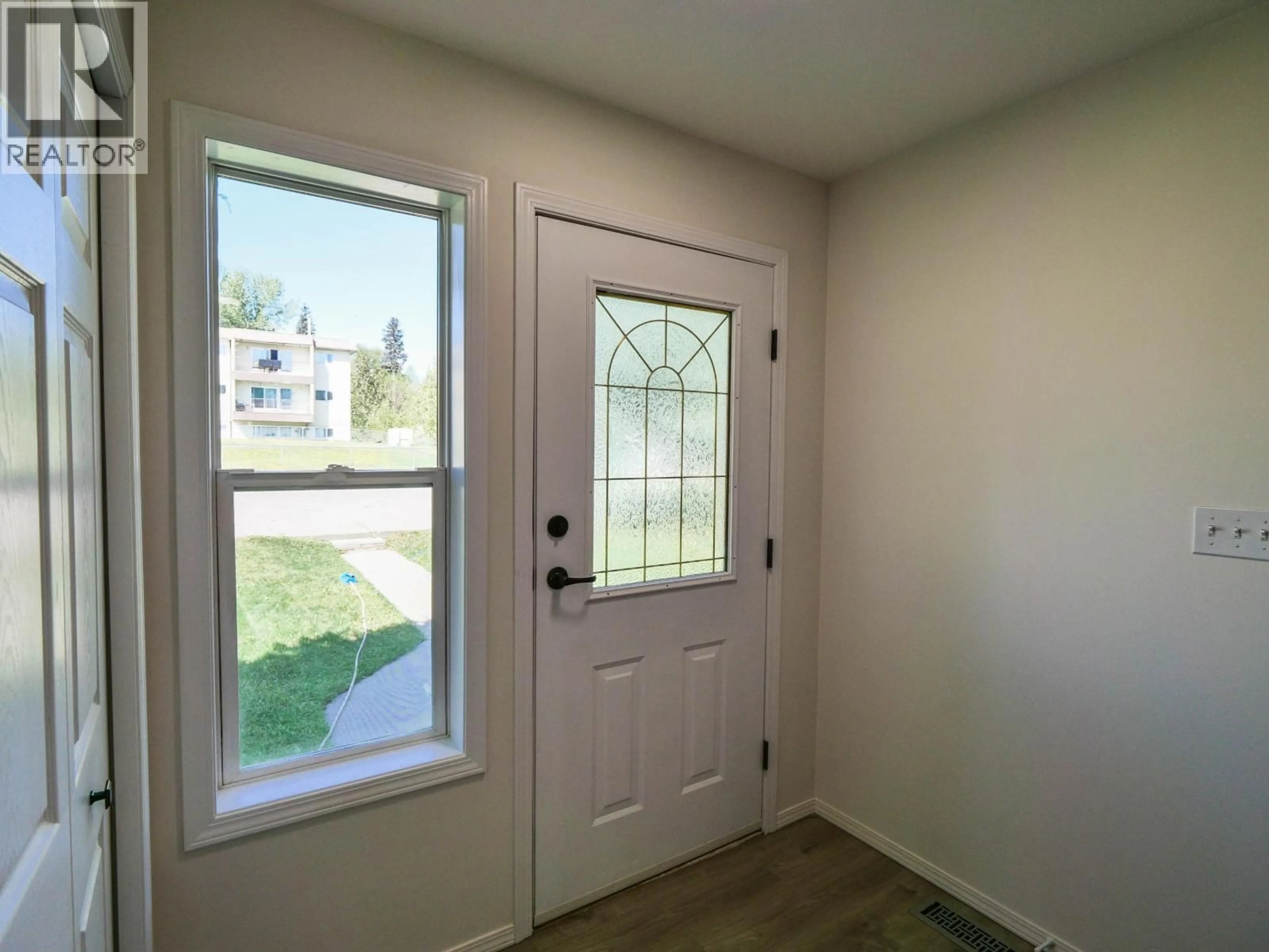 Indoor entryway for 2 - 410 PINCHBECK STREET, Quesnel British Columbia V2J6A3