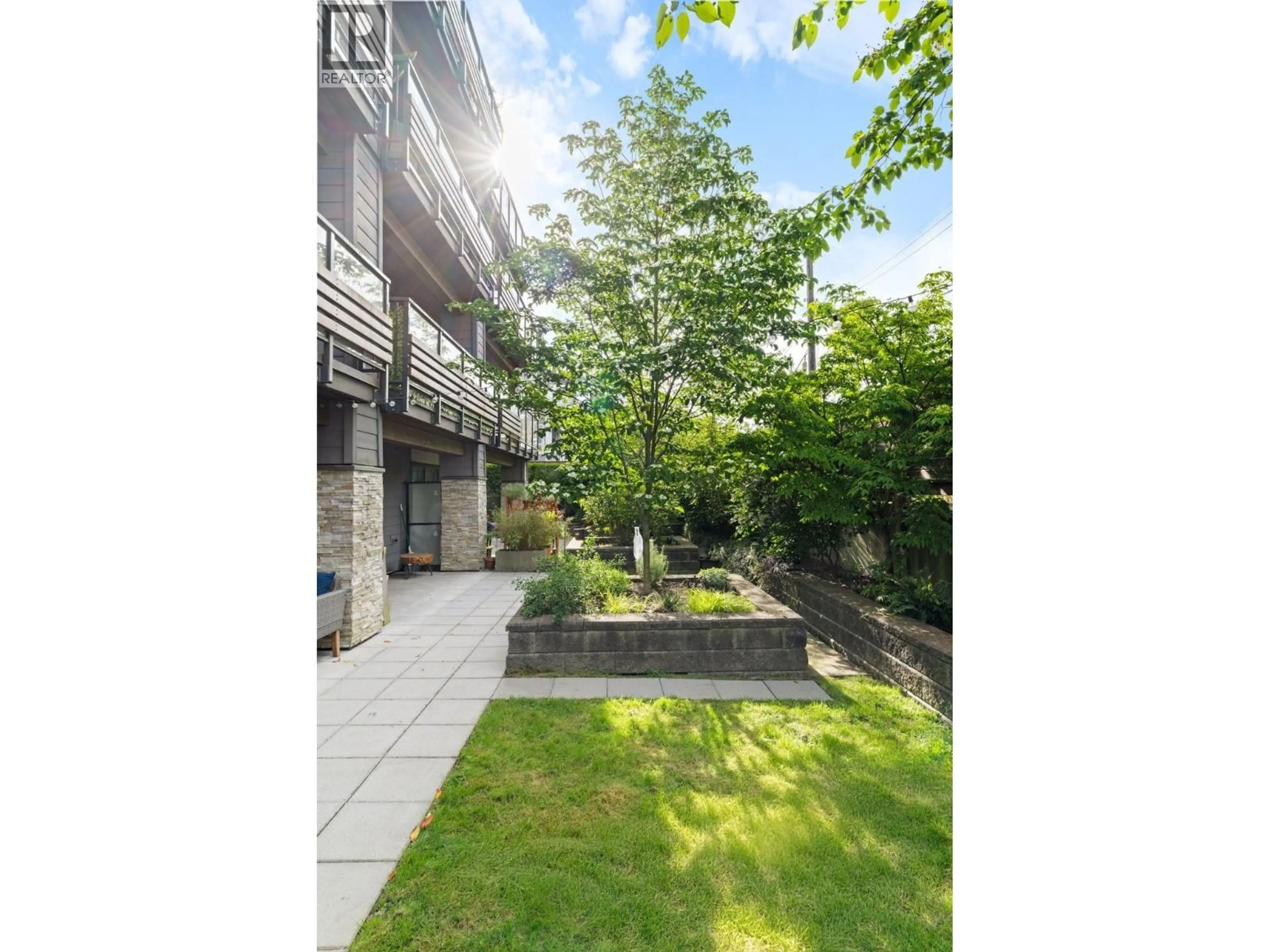 A pic from outside/outdoor area/front of a property/back of a property/a pic from drone, street for 102 - 1661 2ND AVENUE, Vancouver British Columbia V5N1E1
