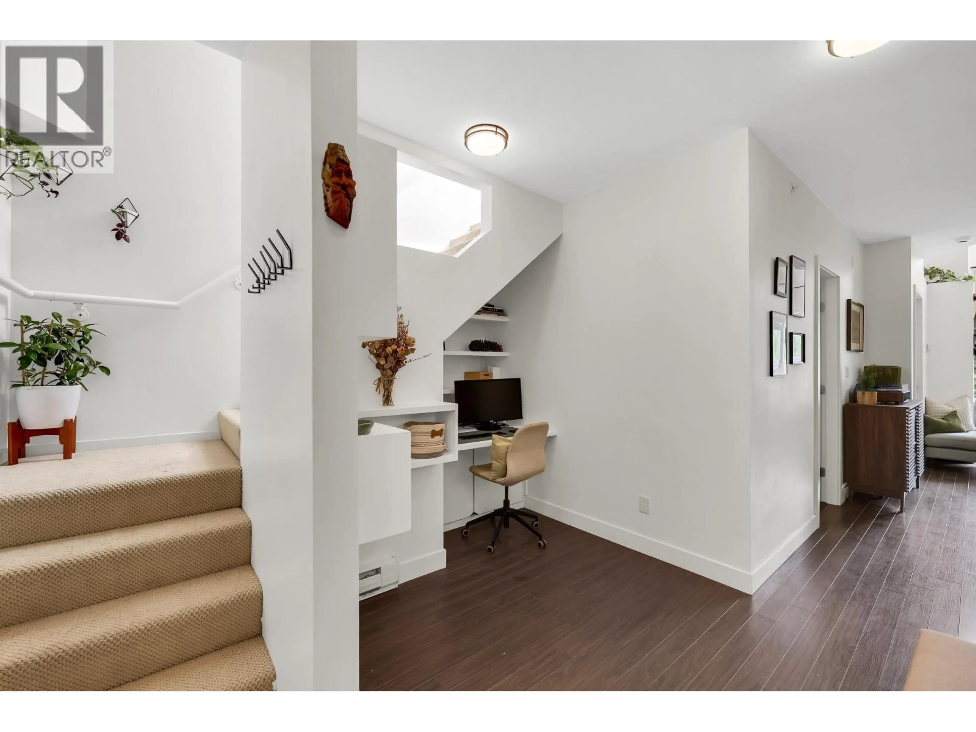 Indoor entryway for 310 - 41105 TANTALUS ROAD, Squamish British Columbia V8B0N3