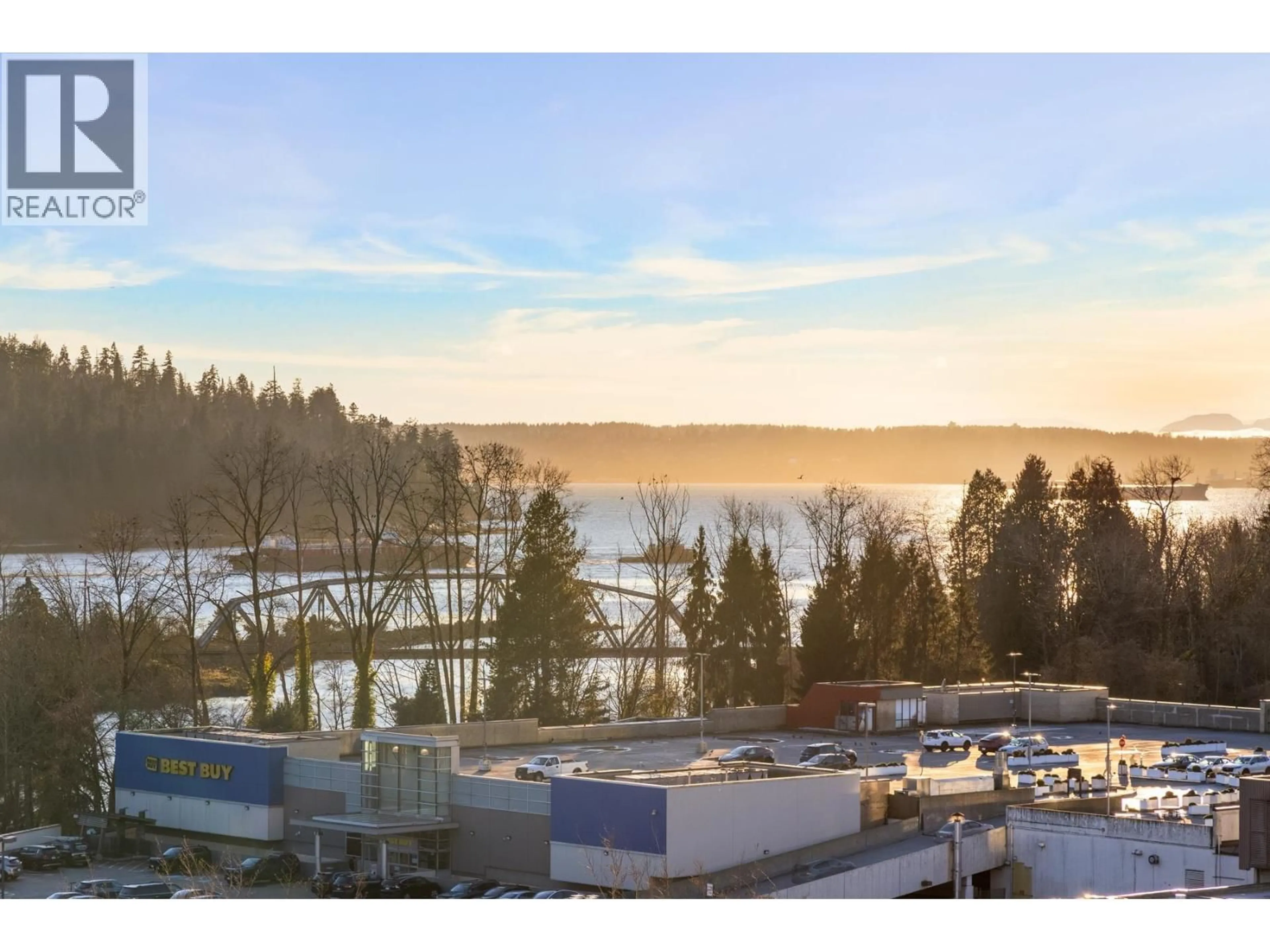 A pic from outside/outdoor area/front of a property/back of a property/a pic from drone, water/lake/river/ocean view for 12C - 338 TAYLOR WAY, West Vancouver British Columbia V7T2Y1