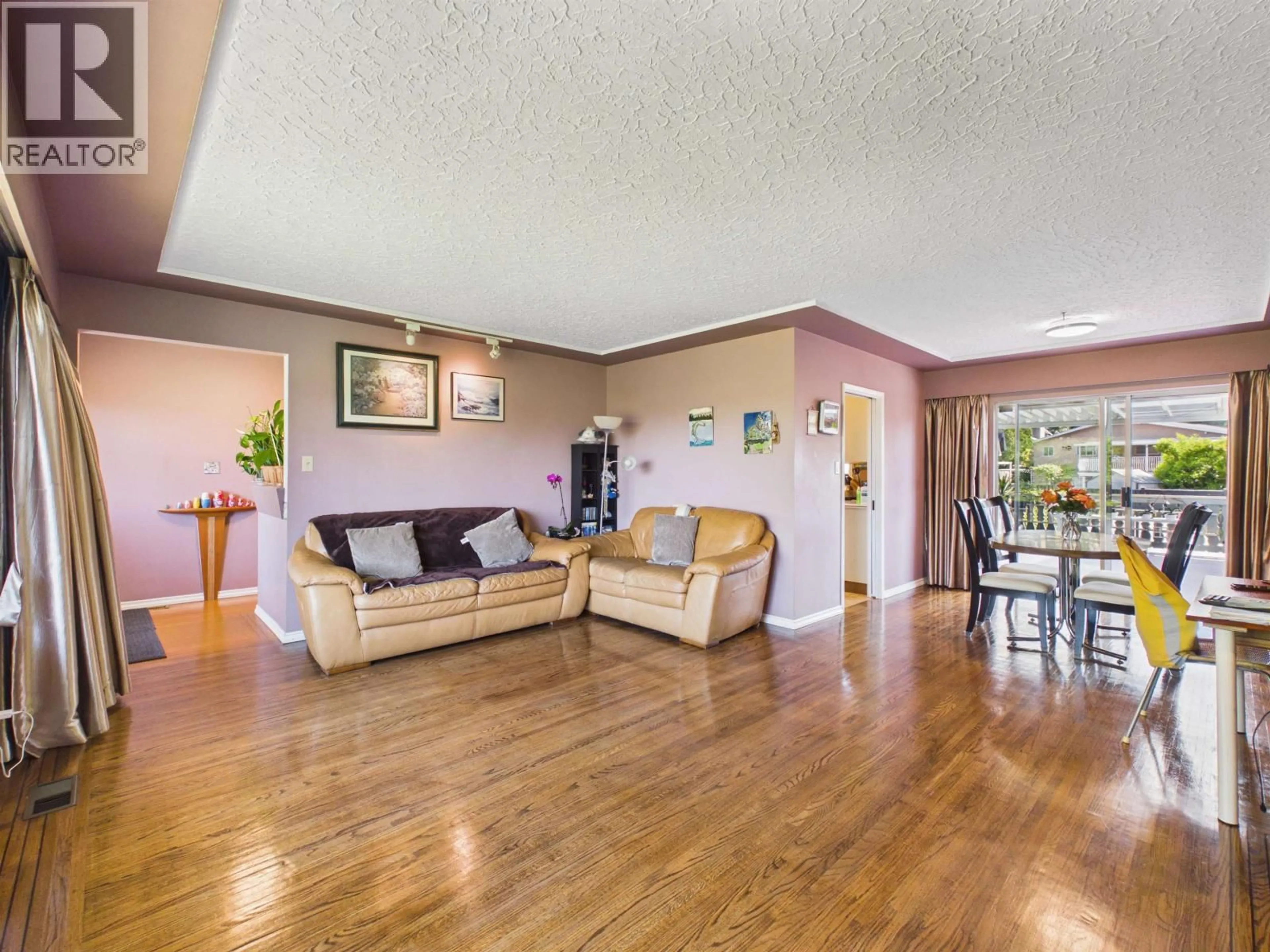 Living room with furniture, unknown for 2336 KENSINGTON AVENUE, Burnaby British Columbia V5B4E2