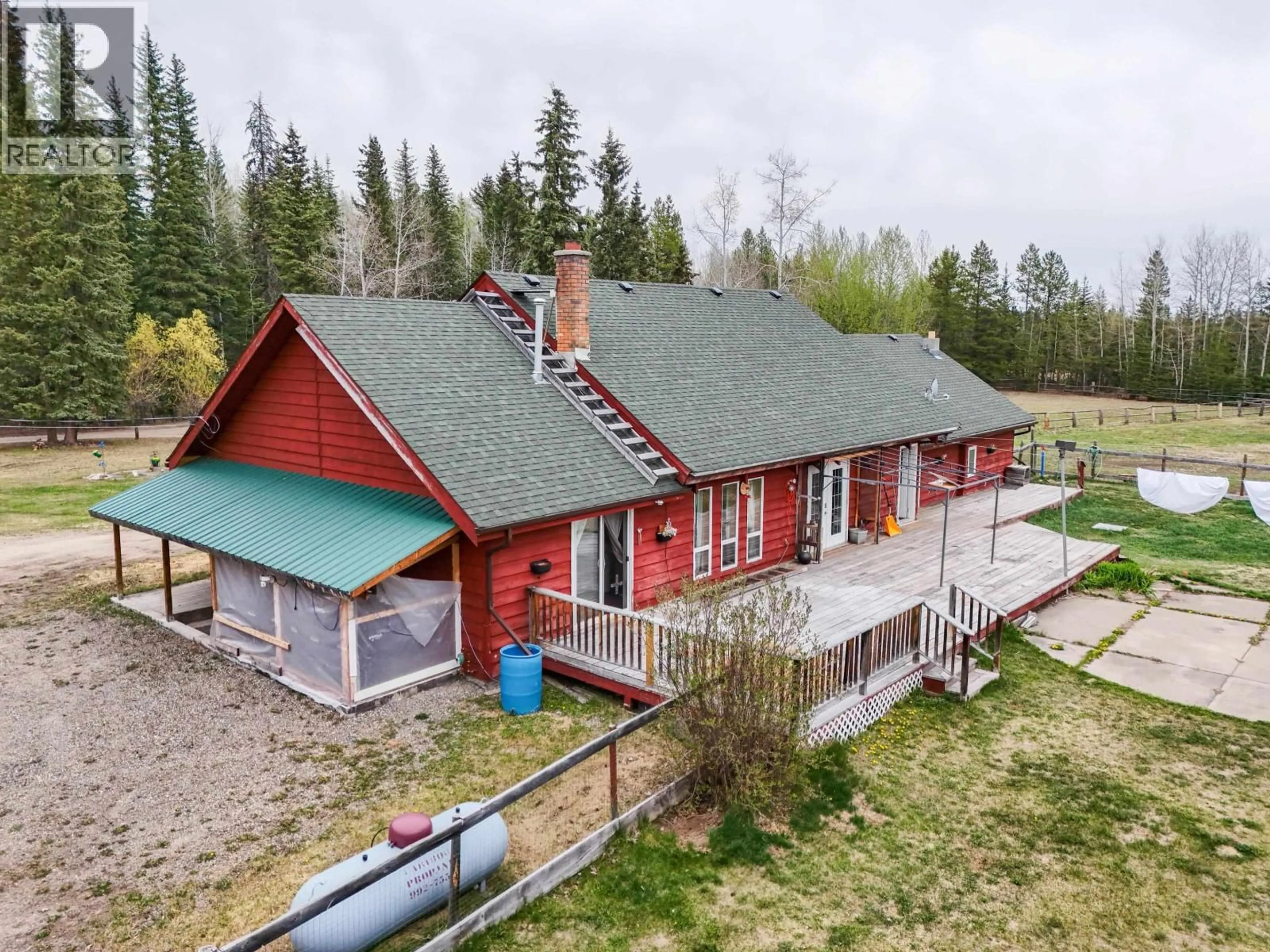 A pic from outside/outdoor area/front of a property/back of a property/a pic from drone, building for 571 YETTA ROAD, Bouchie Lake British Columbia V2J3H9