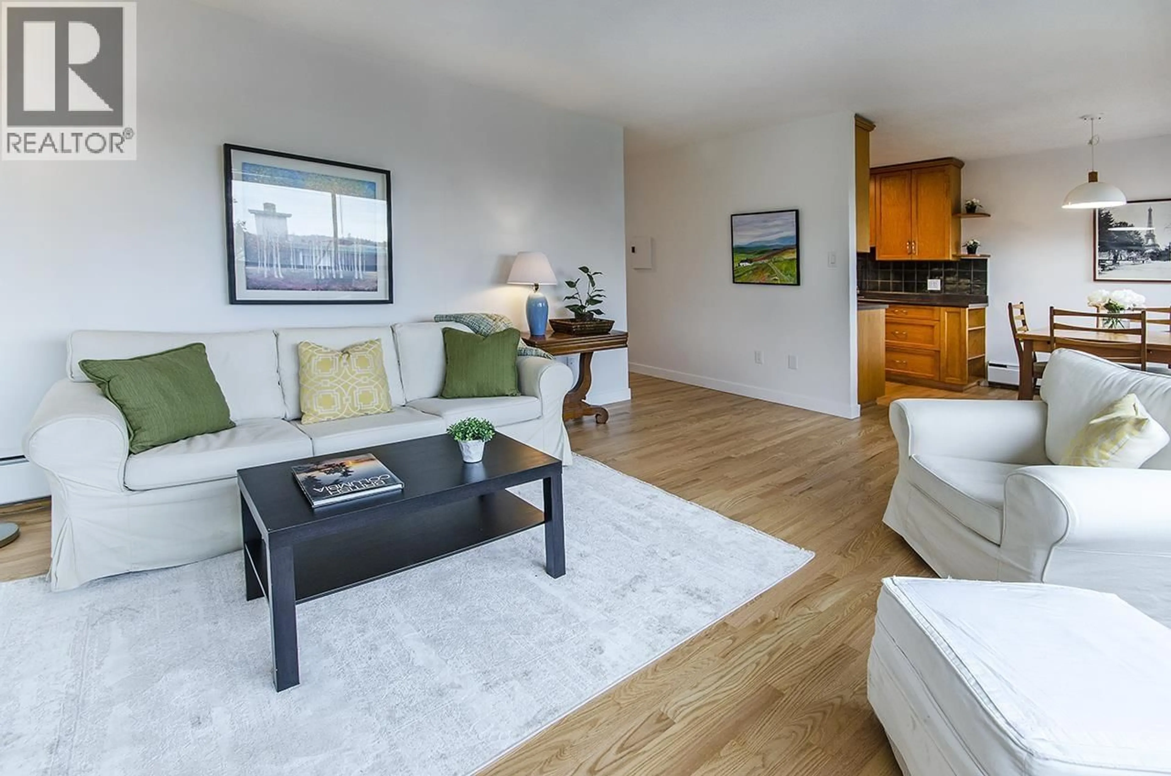 Living room with furniture, wood/laminate floor for 303 - 1610 CHESTERFIELD AVENUE, North Vancouver British Columbia V7M2N7
