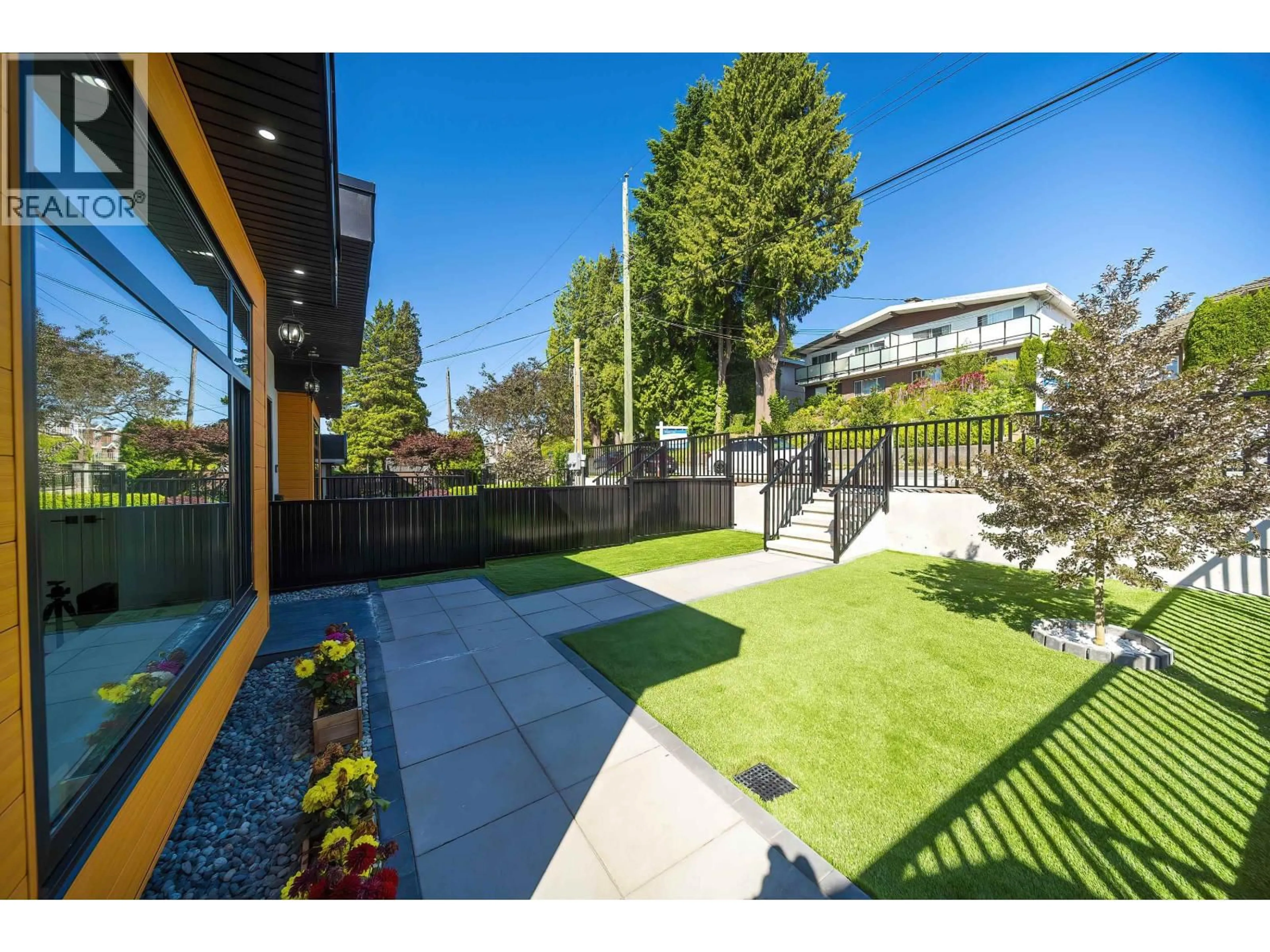 Patio, street for 8014 11TH AVENUE, Burnaby British Columbia V3N2N7