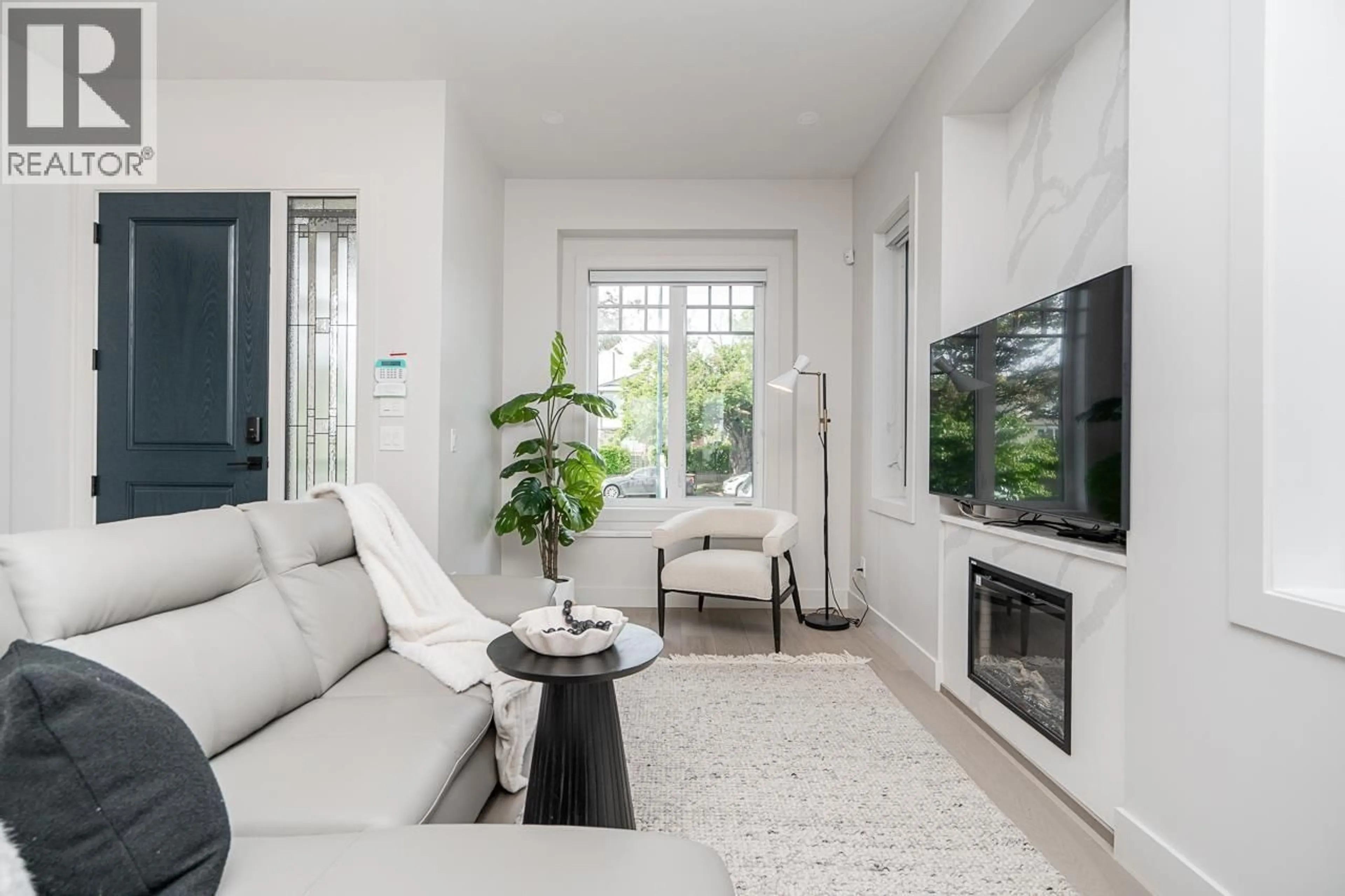 Living room with furniture, unknown for 48 57TH AVENUE, Vancouver British Columbia V5X1S4