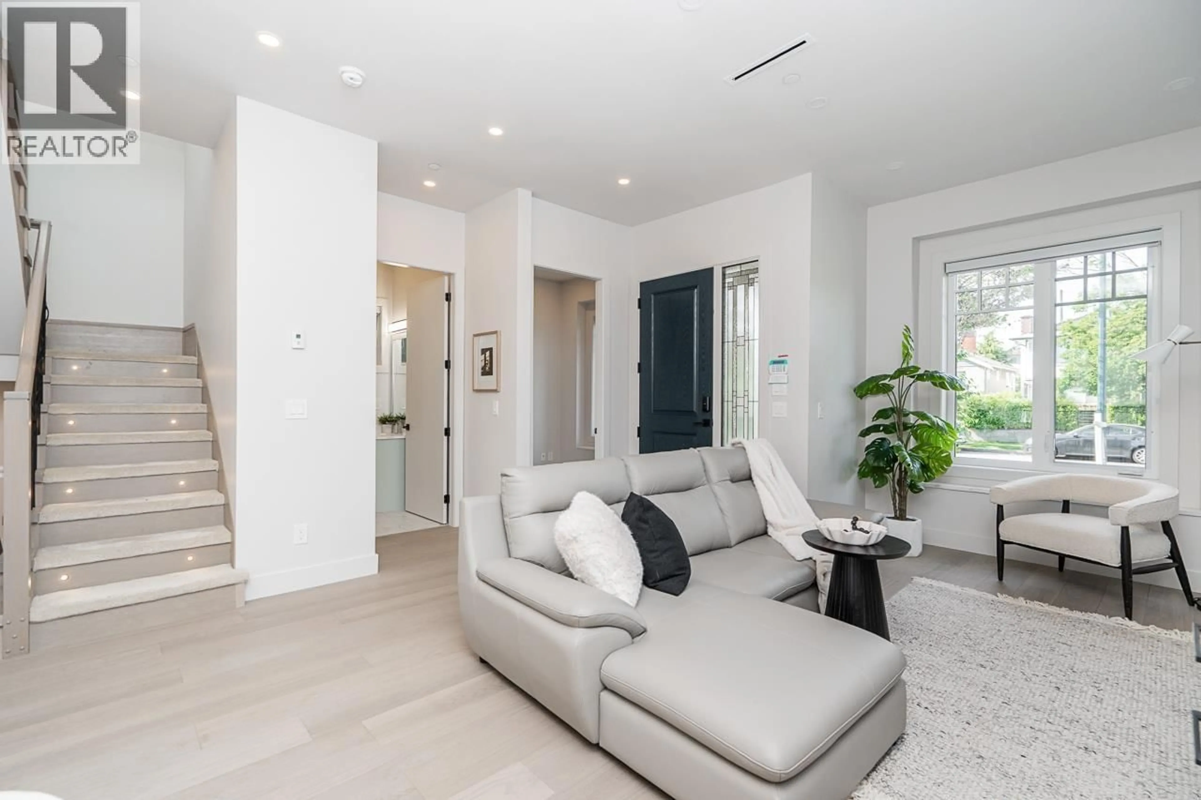 Living room with furniture, unknown for 48 57TH AVENUE, Vancouver British Columbia V5X1S4