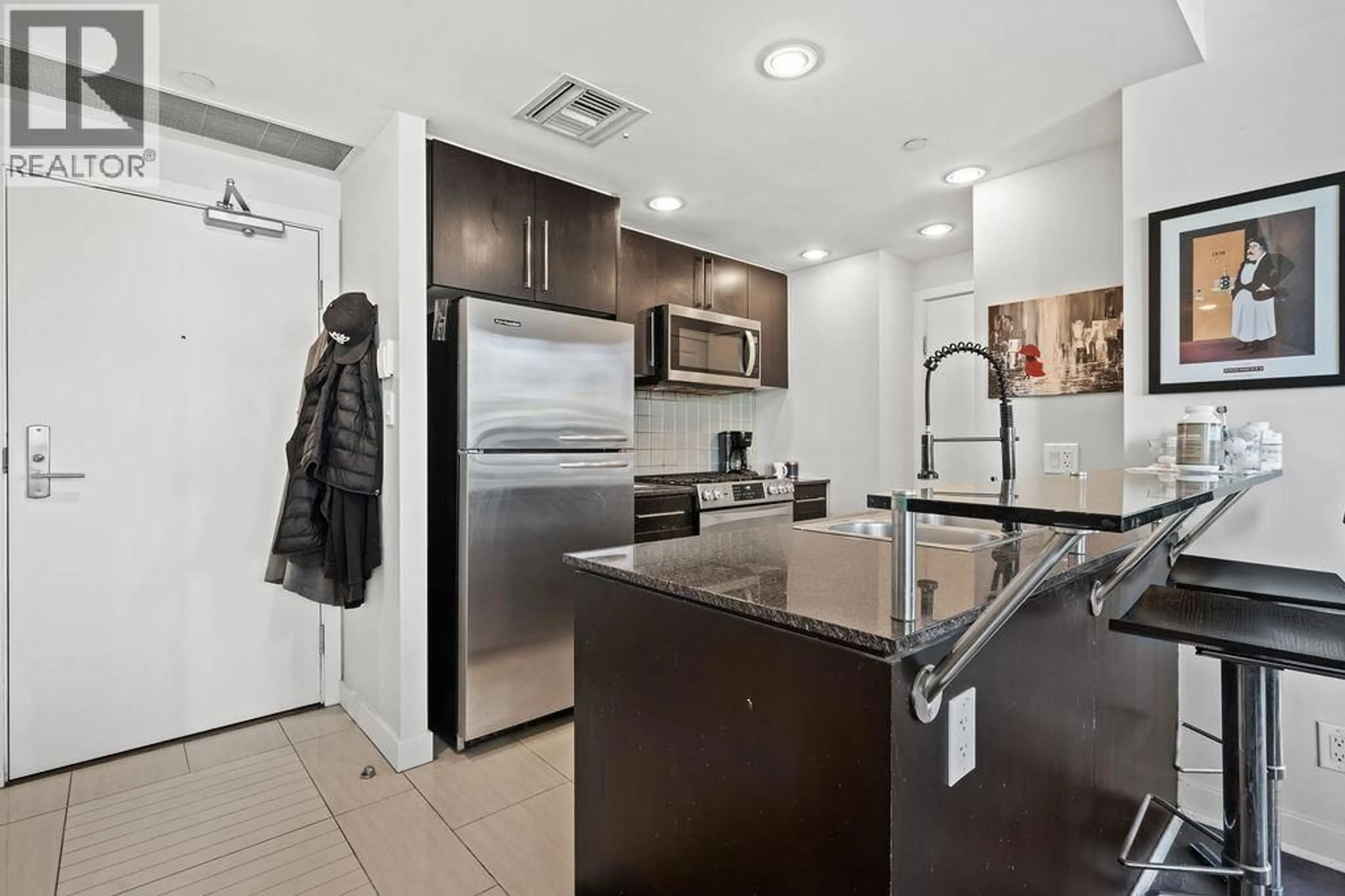 Standard kitchen, ceramic/tile floor for 806 - 633 KINGHORNE MEWS, Vancouver British Columbia V6Z3H3
