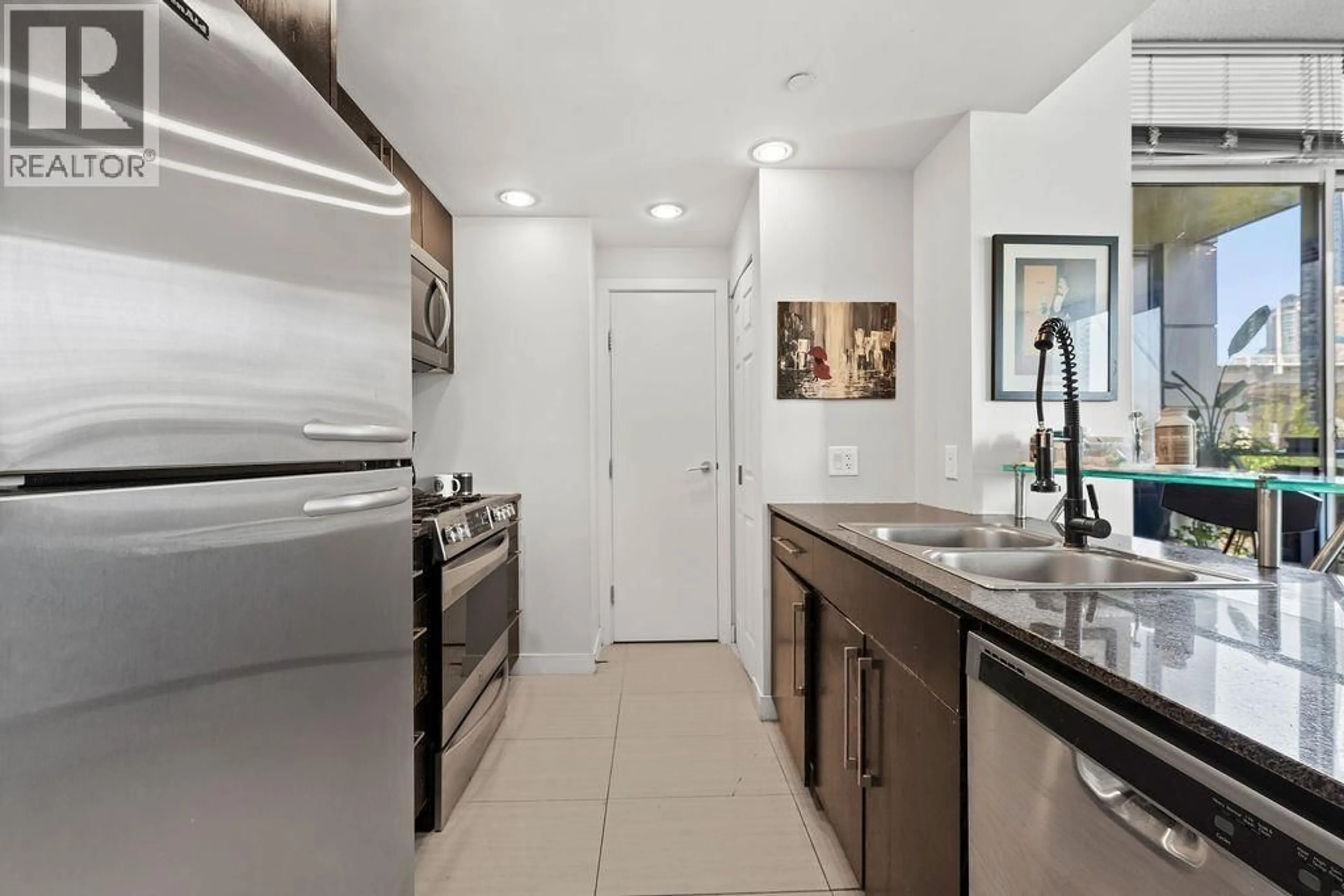 Standard kitchen, ceramic/tile floor for 806 - 633 KINGHORNE MEWS, Vancouver British Columbia V6Z3H3