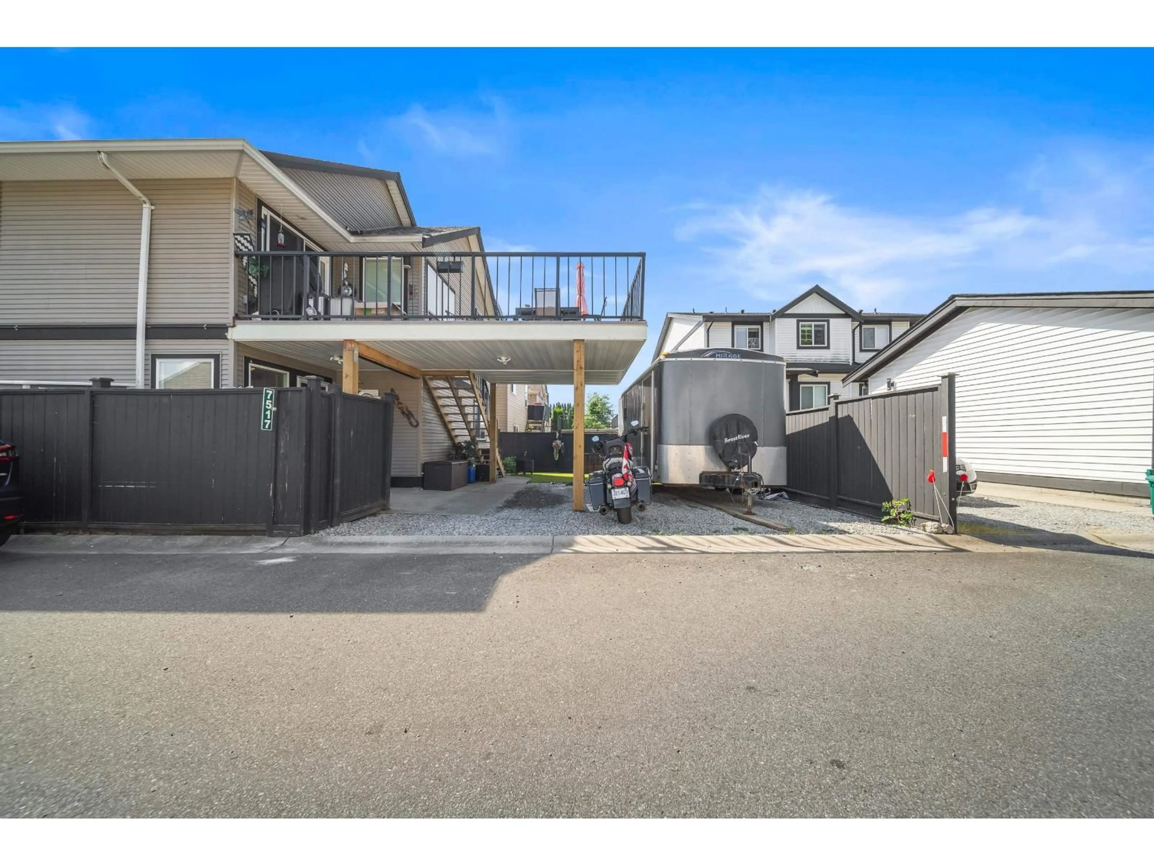 A pic from outside/outdoor area/front of a property/back of a property/a pic from drone, street for 7517 MURRAY STREET, Mission British Columbia V2V4A9