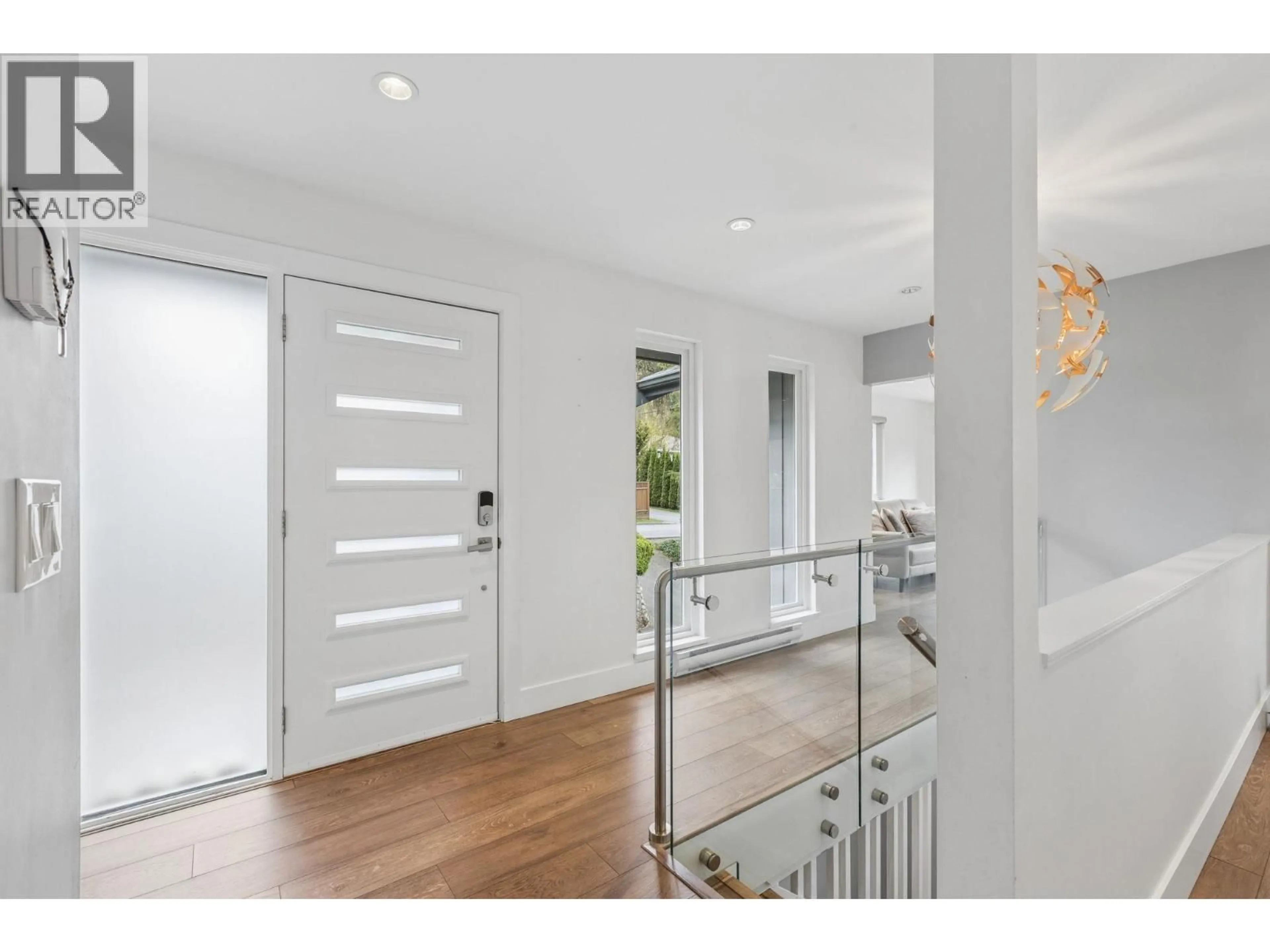 Indoor entryway for 2999 LARSON ROAD, North Vancouver British Columbia V7N3W6