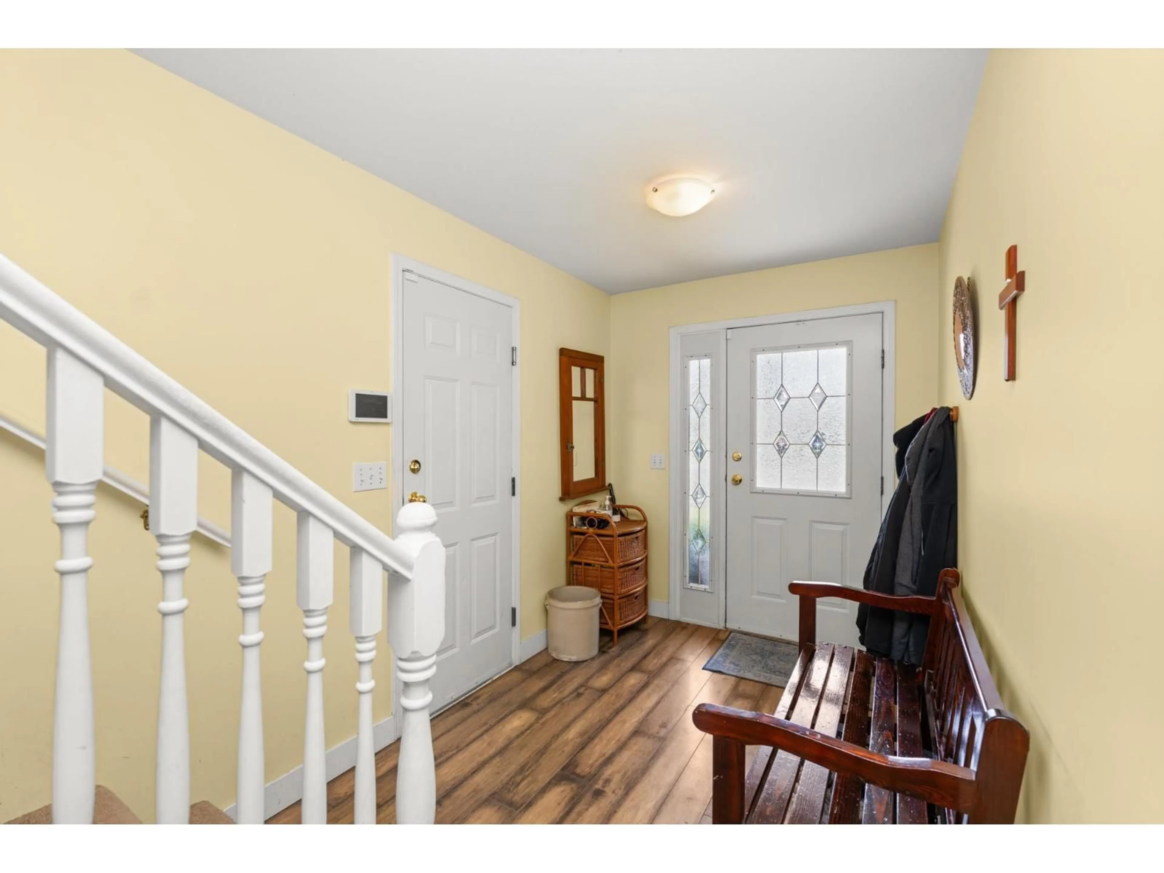 Indoor entryway for 21611 50 AVENUE, Langley British Columbia V3A3T2