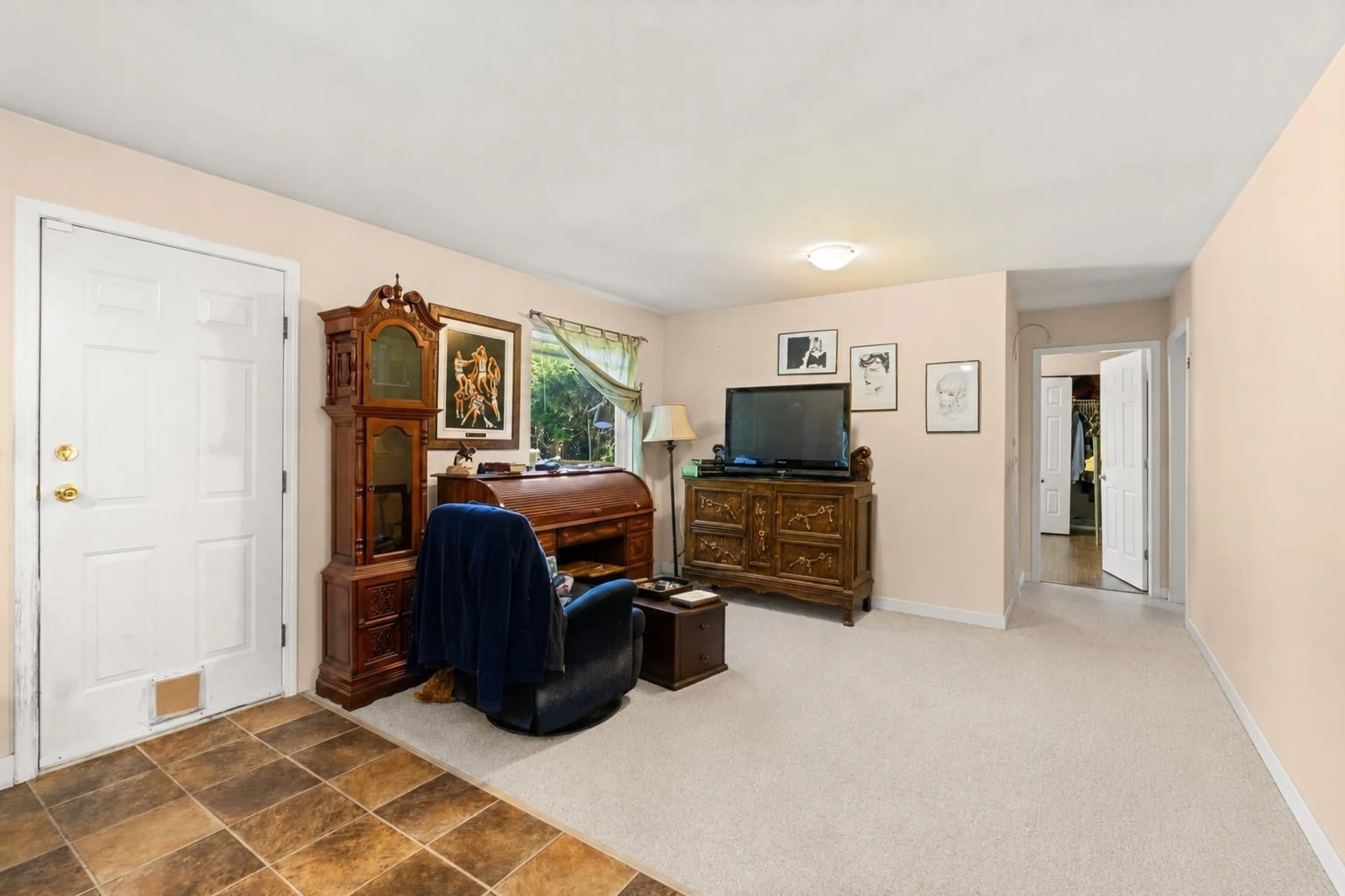 Living room with furniture, unknown for 21611 50 AVENUE, Langley British Columbia V3A3T2