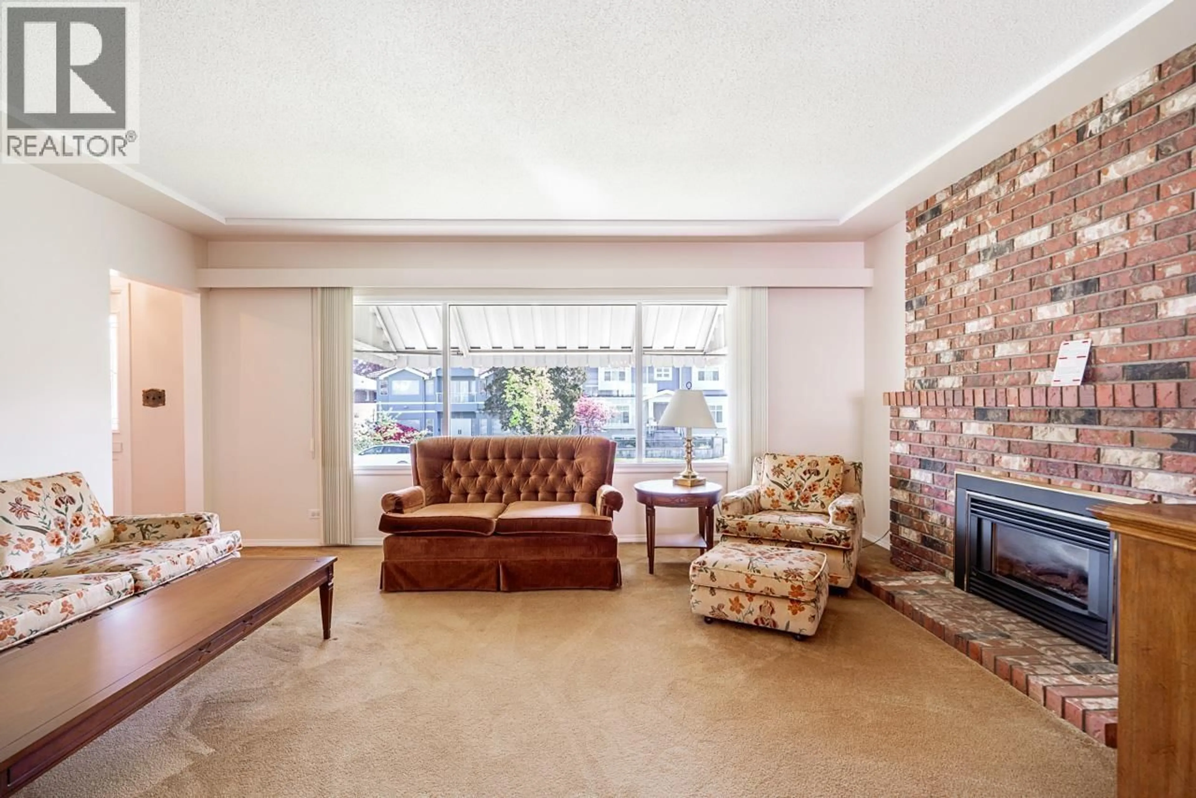 Lobby for 4533 VENABLES STREET, Burnaby British Columbia V5C3A6
