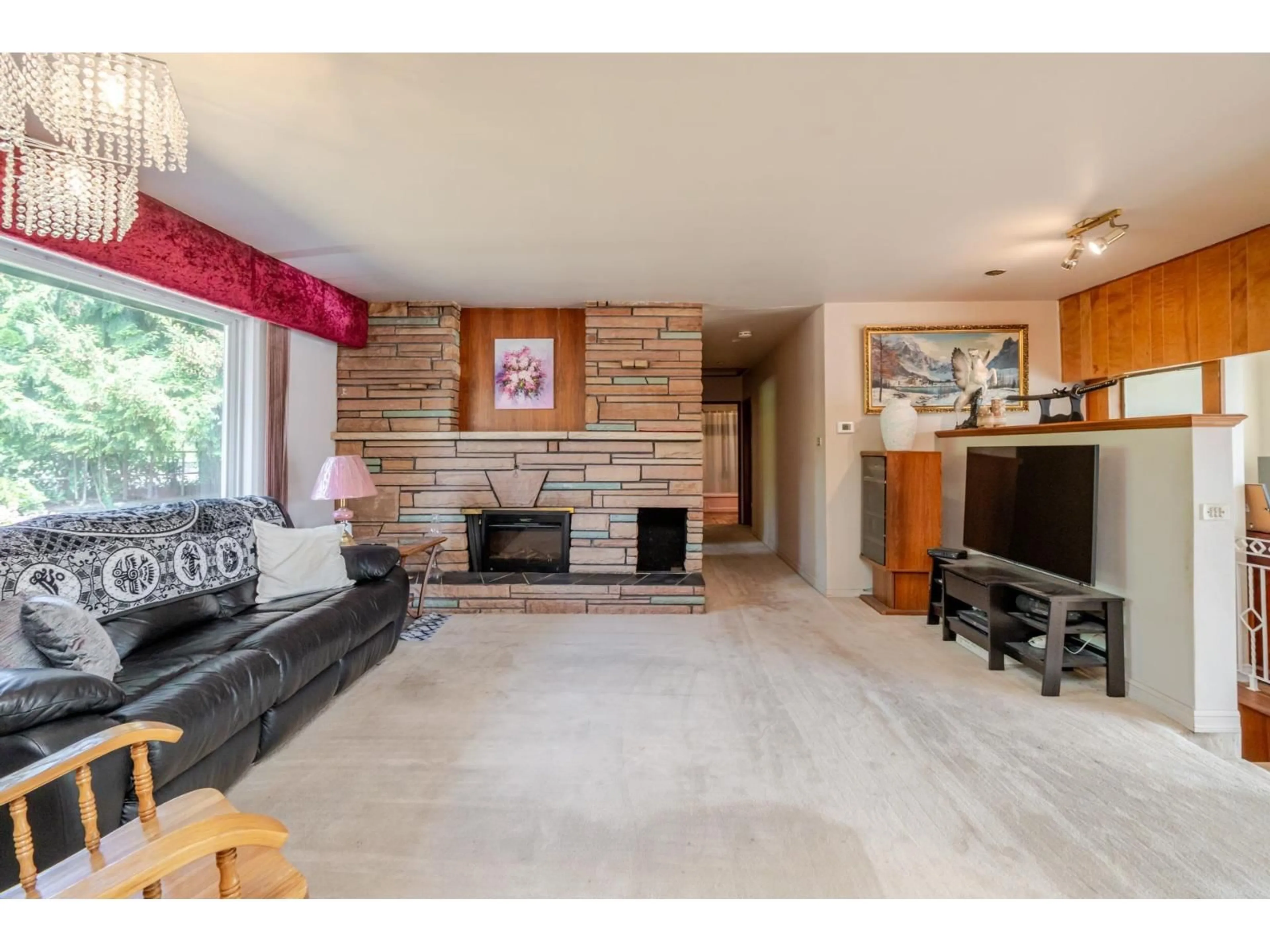 Living room with furniture, ceramic/tile floor for 14328 88 AVENUE, Surrey British Columbia V3W3L7