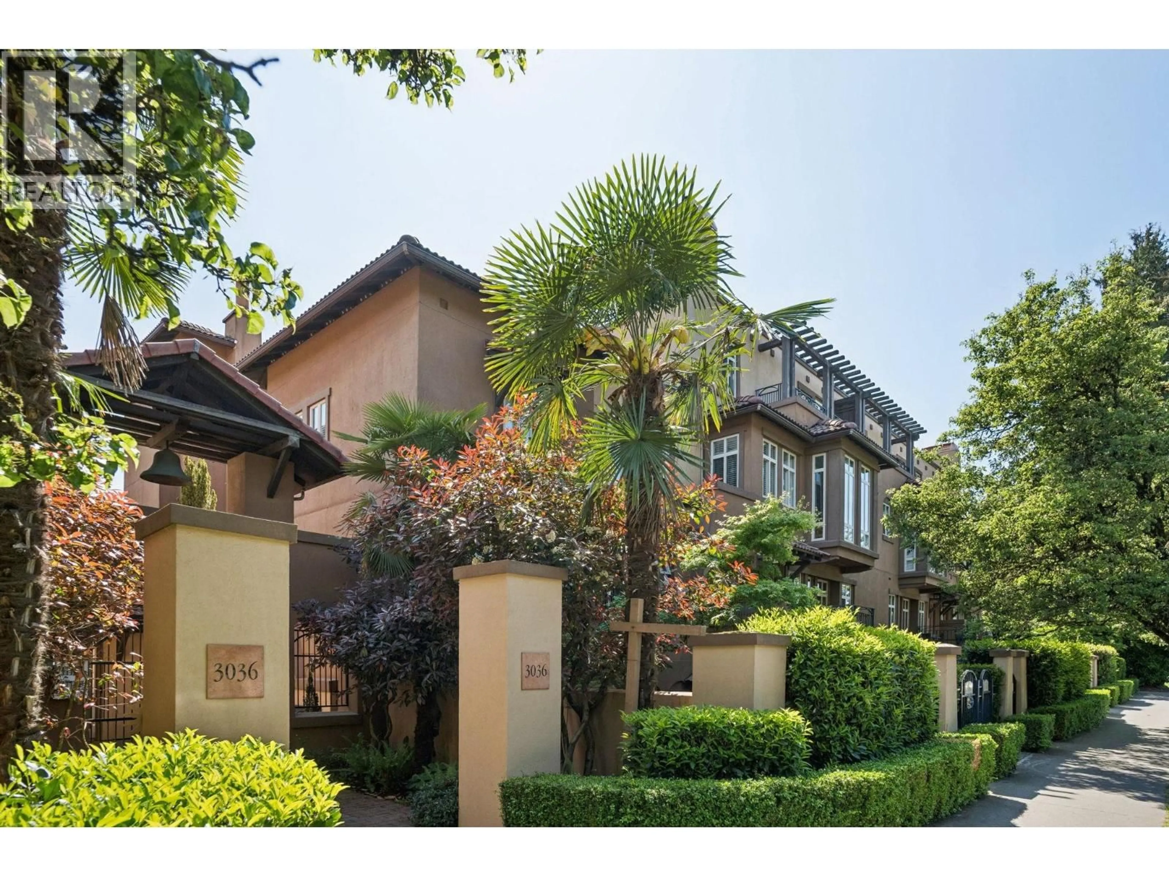 Indoor foyer for 15 - 3036 4TH AVENUE, Vancouver British Columbia V6K1R4