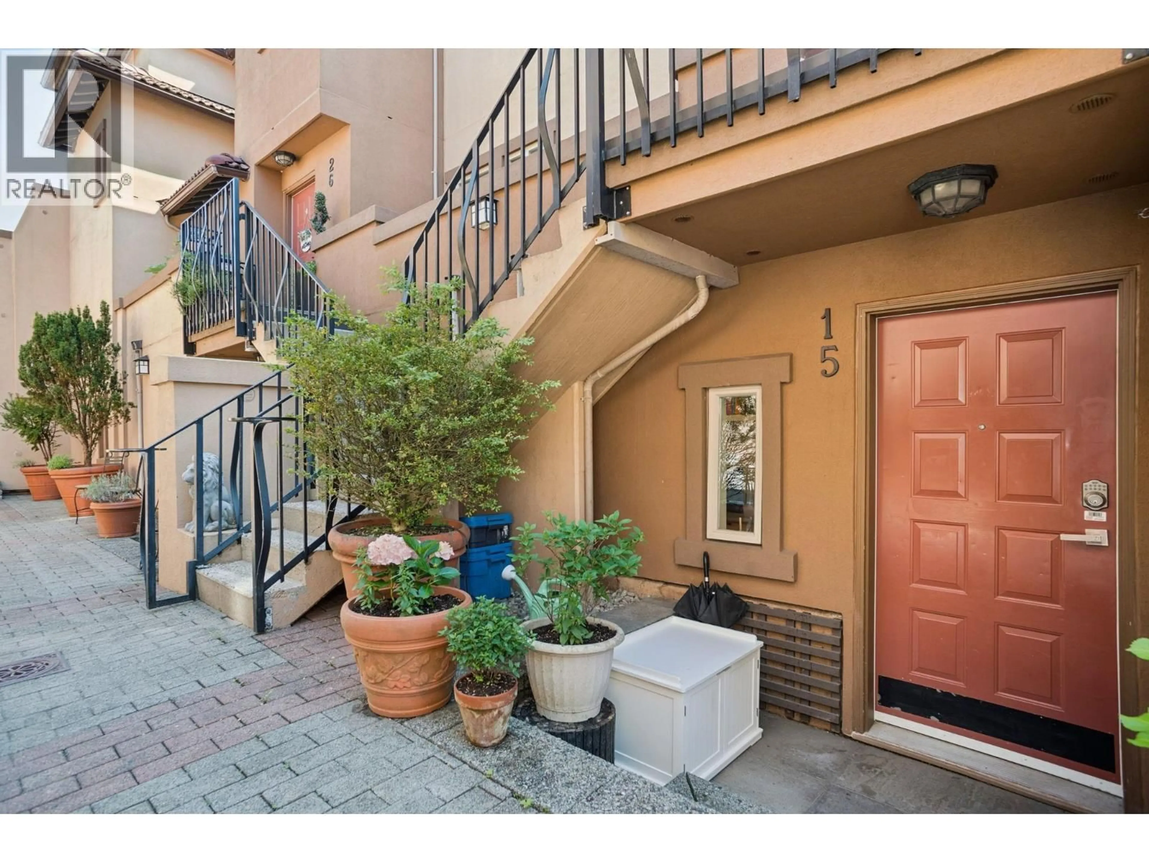 Indoor entryway for 15 - 3036 4TH AVENUE, Vancouver British Columbia V6K1R4