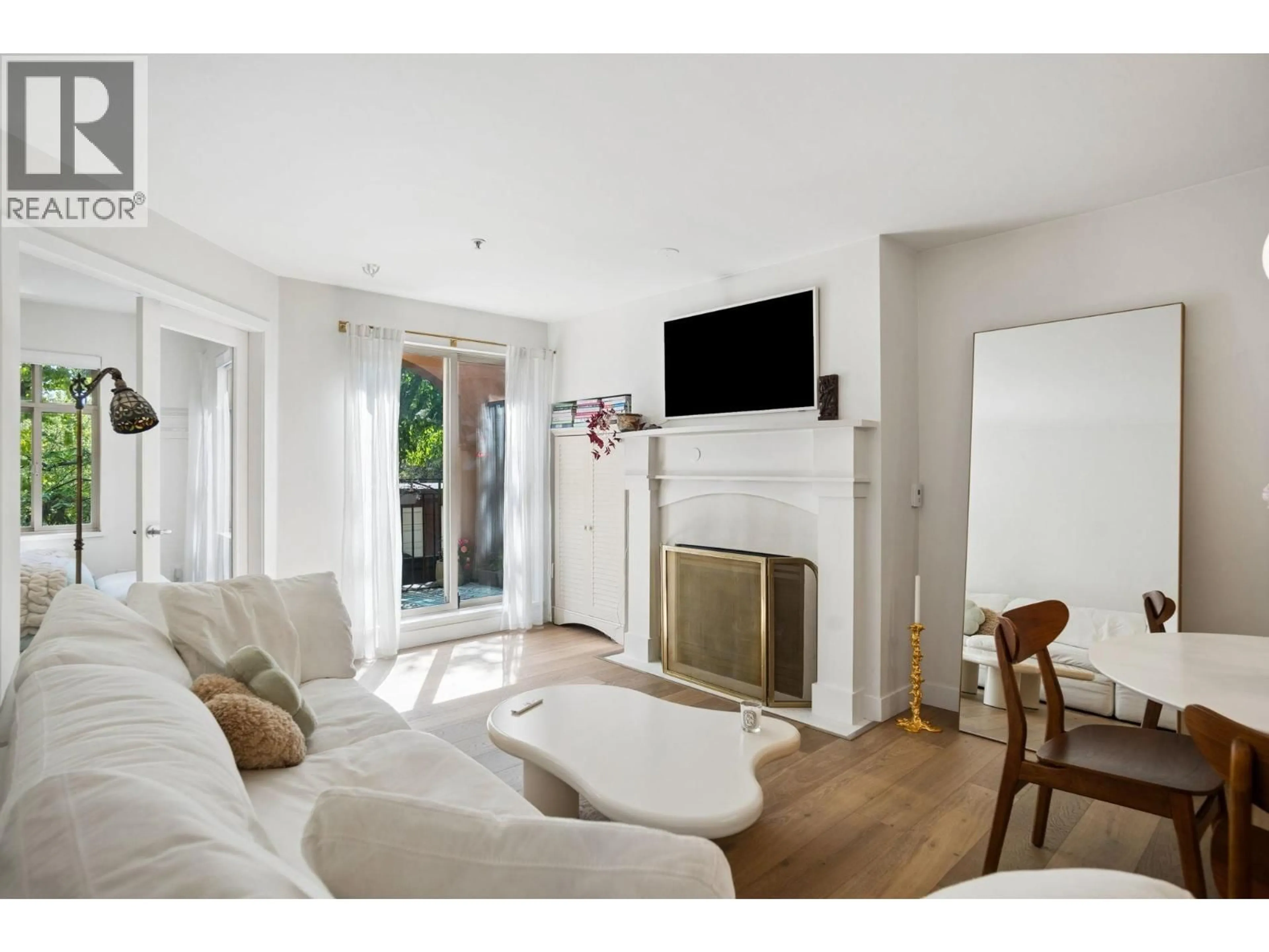 Living room with furniture, unknown for 15 - 3036 4TH AVENUE, Vancouver British Columbia V6K1R4