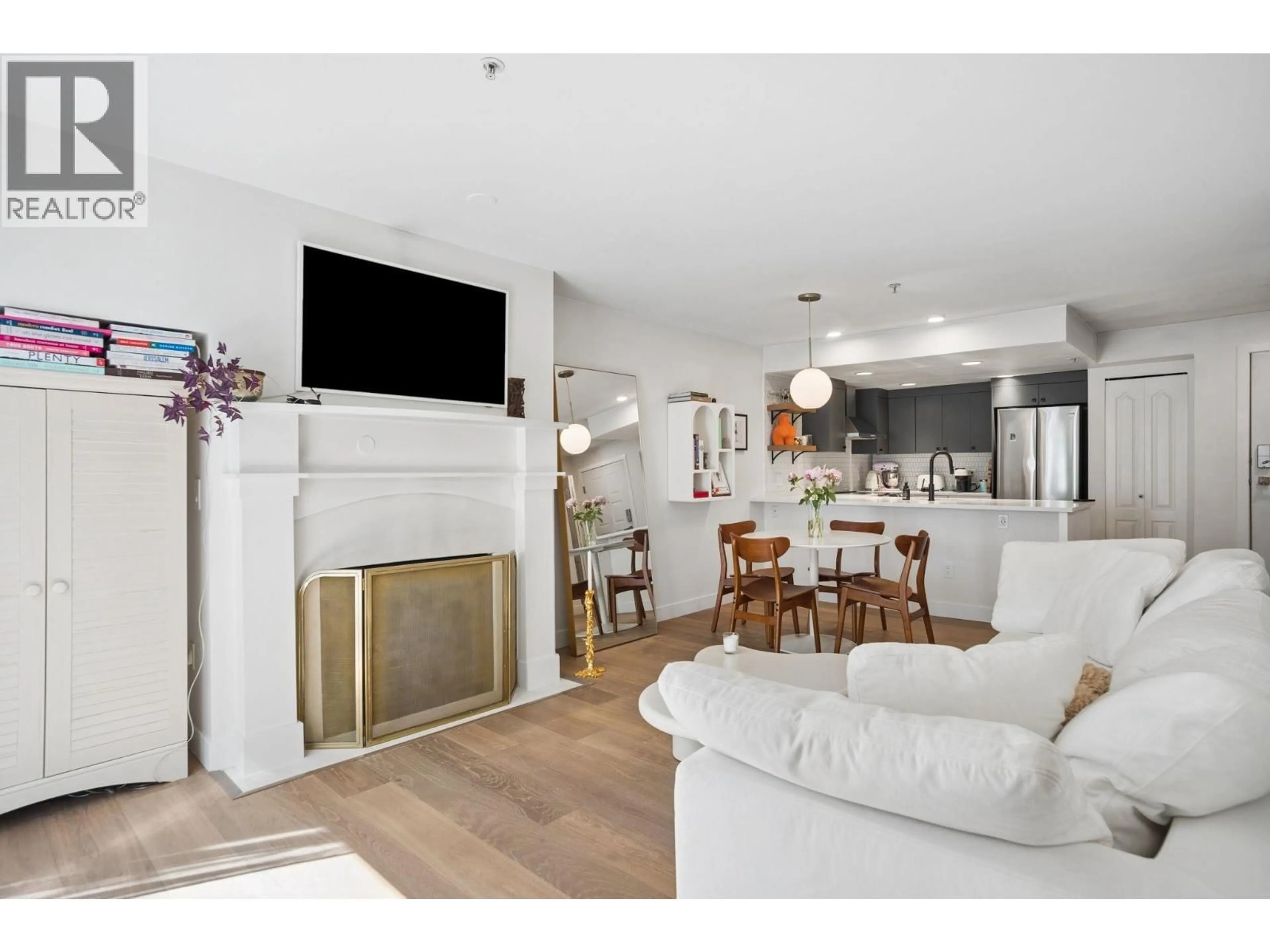 Living room with furniture, unknown for 15 - 3036 4TH AVENUE, Vancouver British Columbia V6K1R4