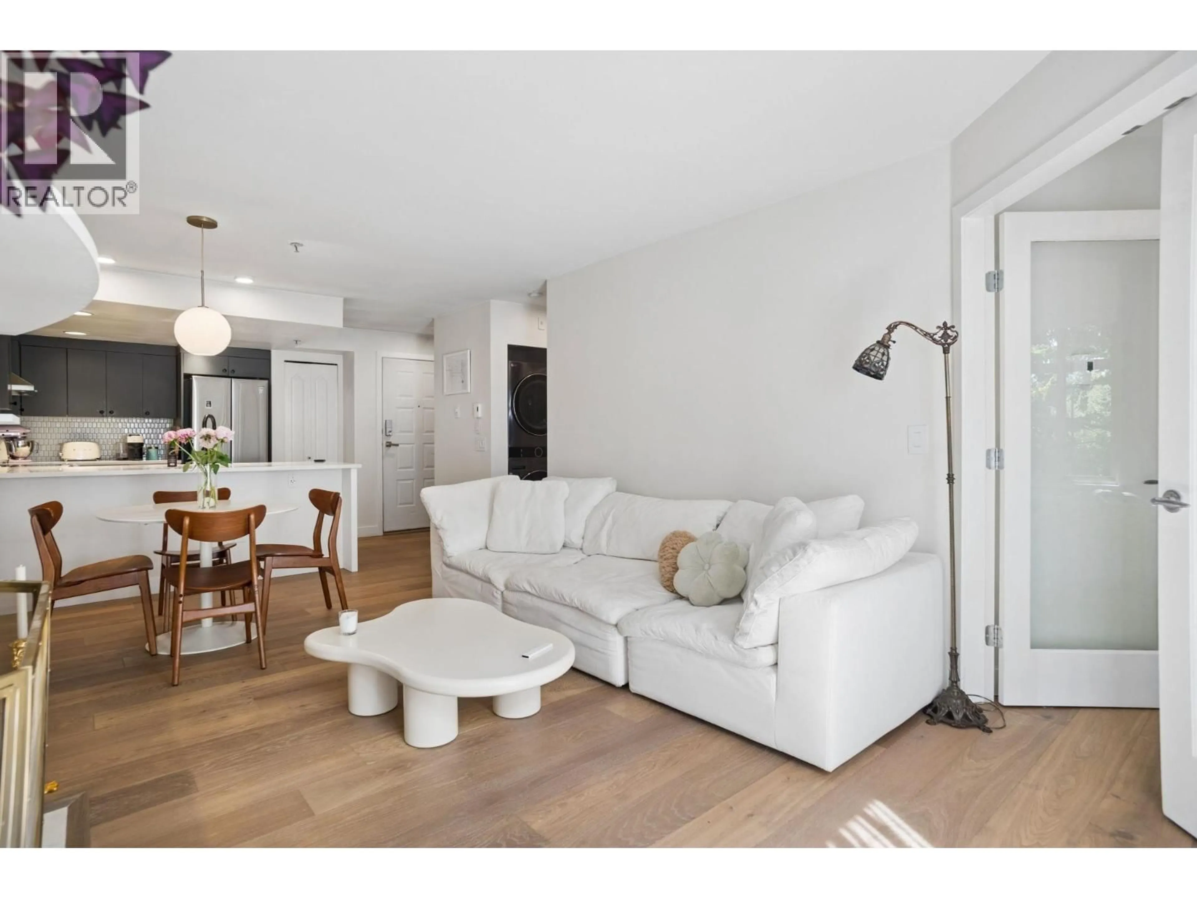 Living room with furniture, wood/laminate floor for 15 - 3036 4TH AVENUE, Vancouver British Columbia V6K1R4