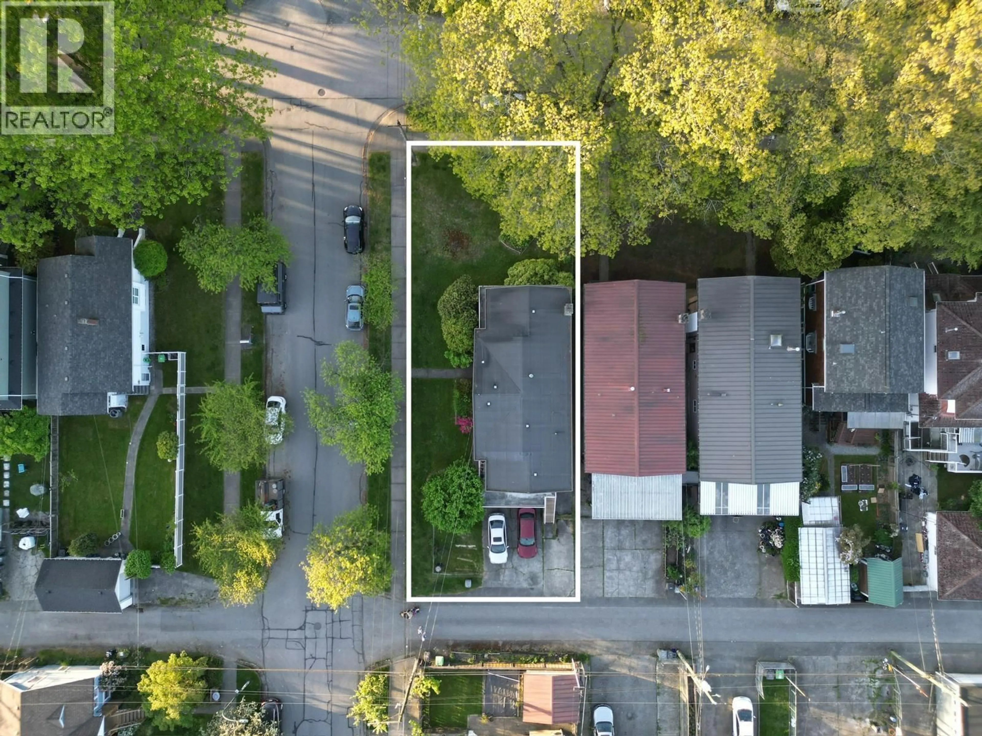A pic from outside/outdoor area/front of a property/back of a property/a pic from drone, street for 268 SLOCAN STREET, Vancouver British Columbia V5K4Y1