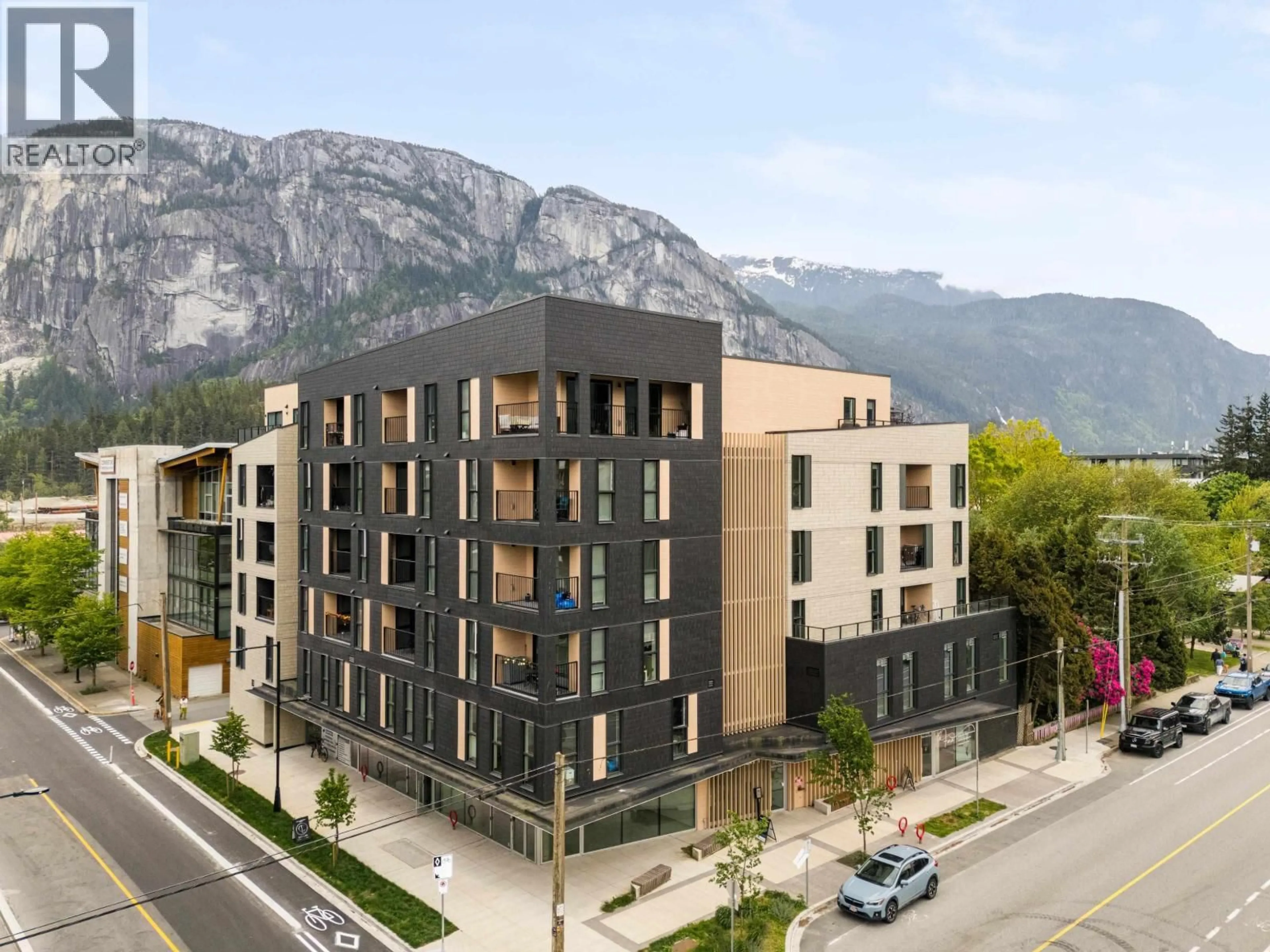 A pic from outside/outdoor area/front of a property/back of a property/a pic from drone, mountain view for 402 - 37994 SECOND AVENUE, Squamish British Columbia V8B0C3