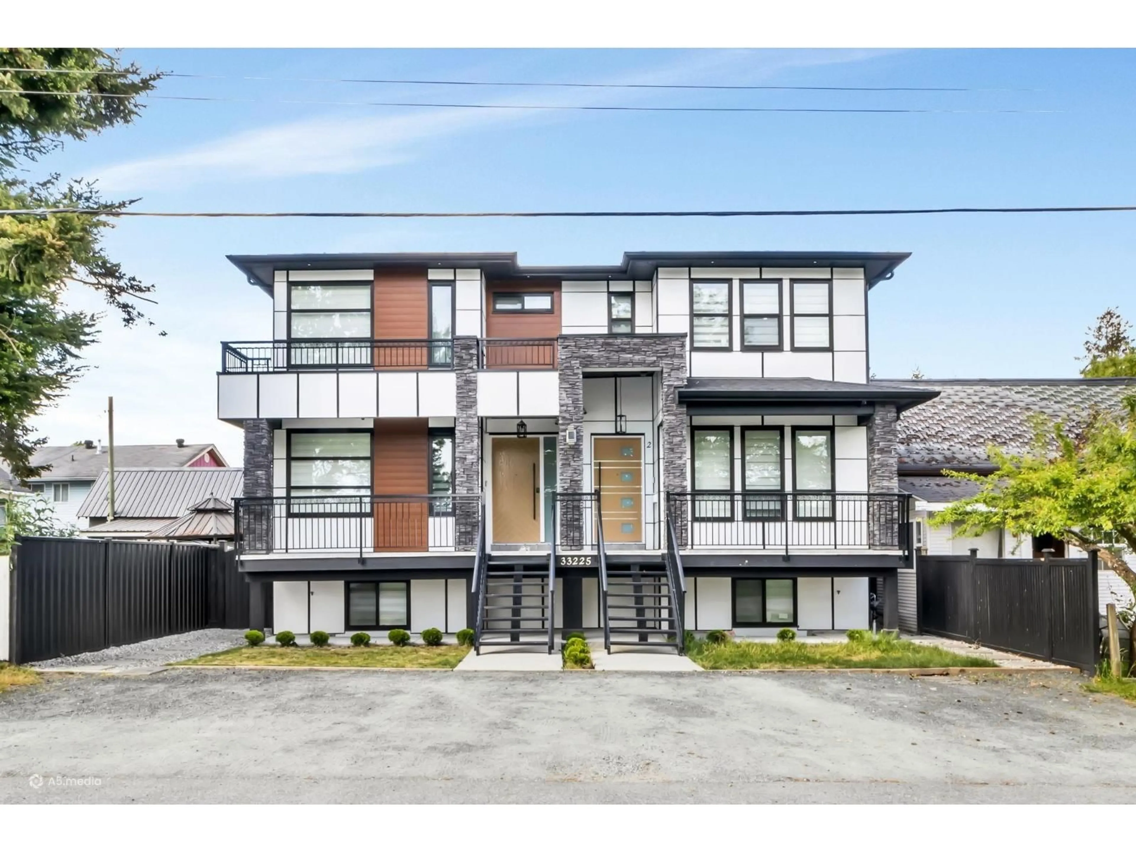 Home with brick exterior material, street for 33227 5 AVENUE, Mission British Columbia V2V1V9