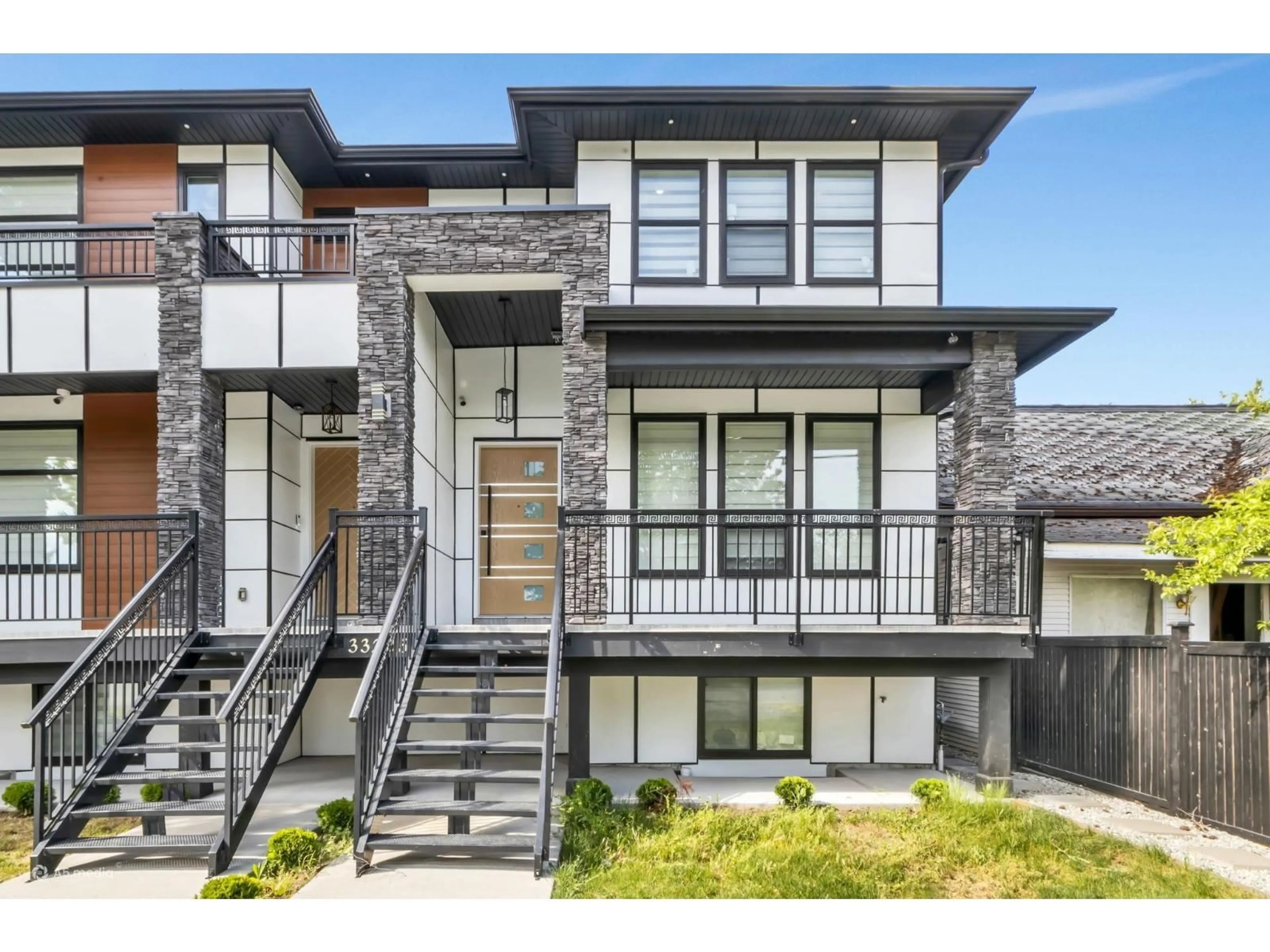 Home with brick exterior material, street for 33227 5 AVENUE, Mission British Columbia V2V1V9
