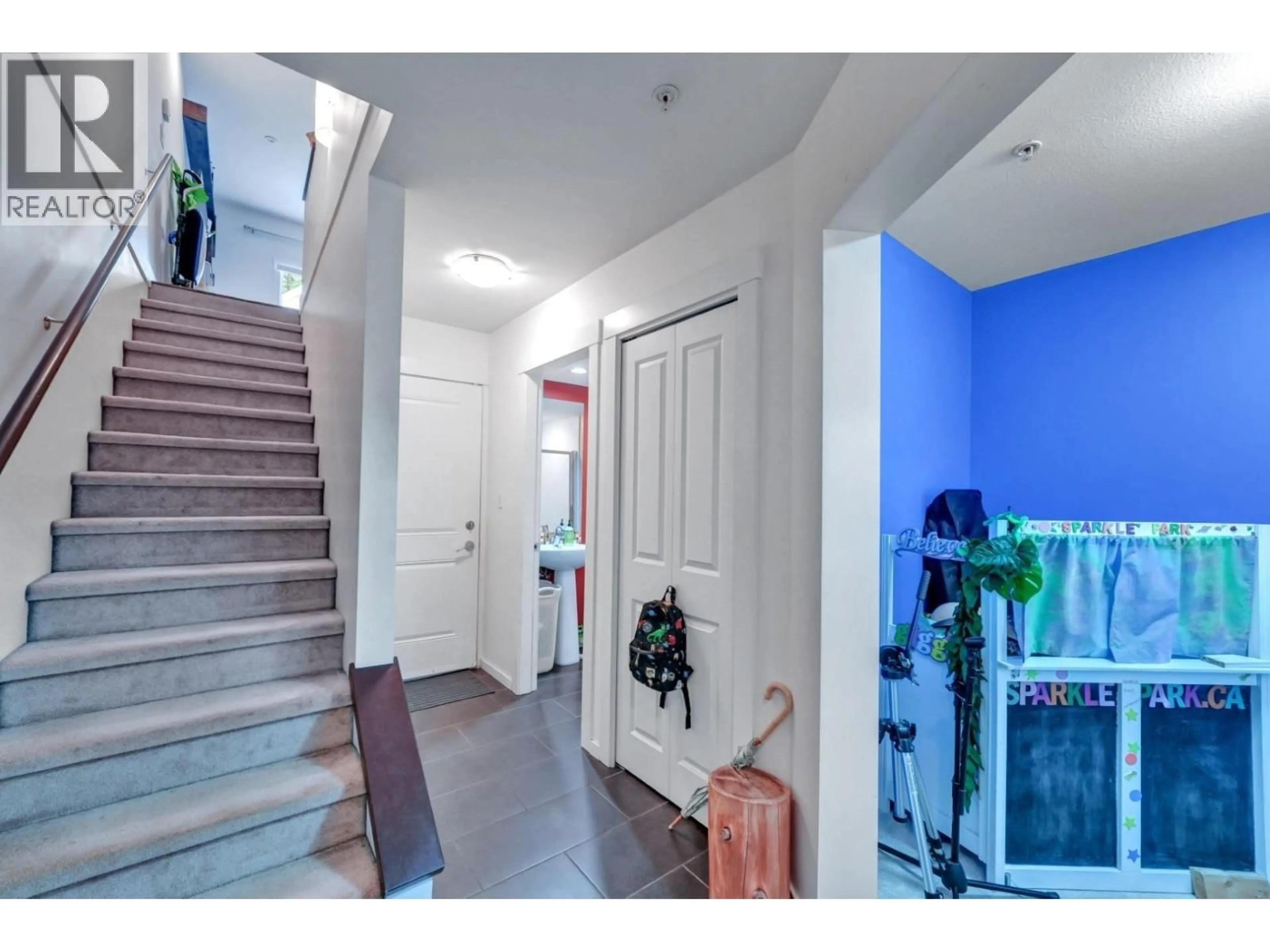 Indoor foyer for 38 - 3010 RIVERBEND DRIVE, Coquitlam British Columbia V3C0B8