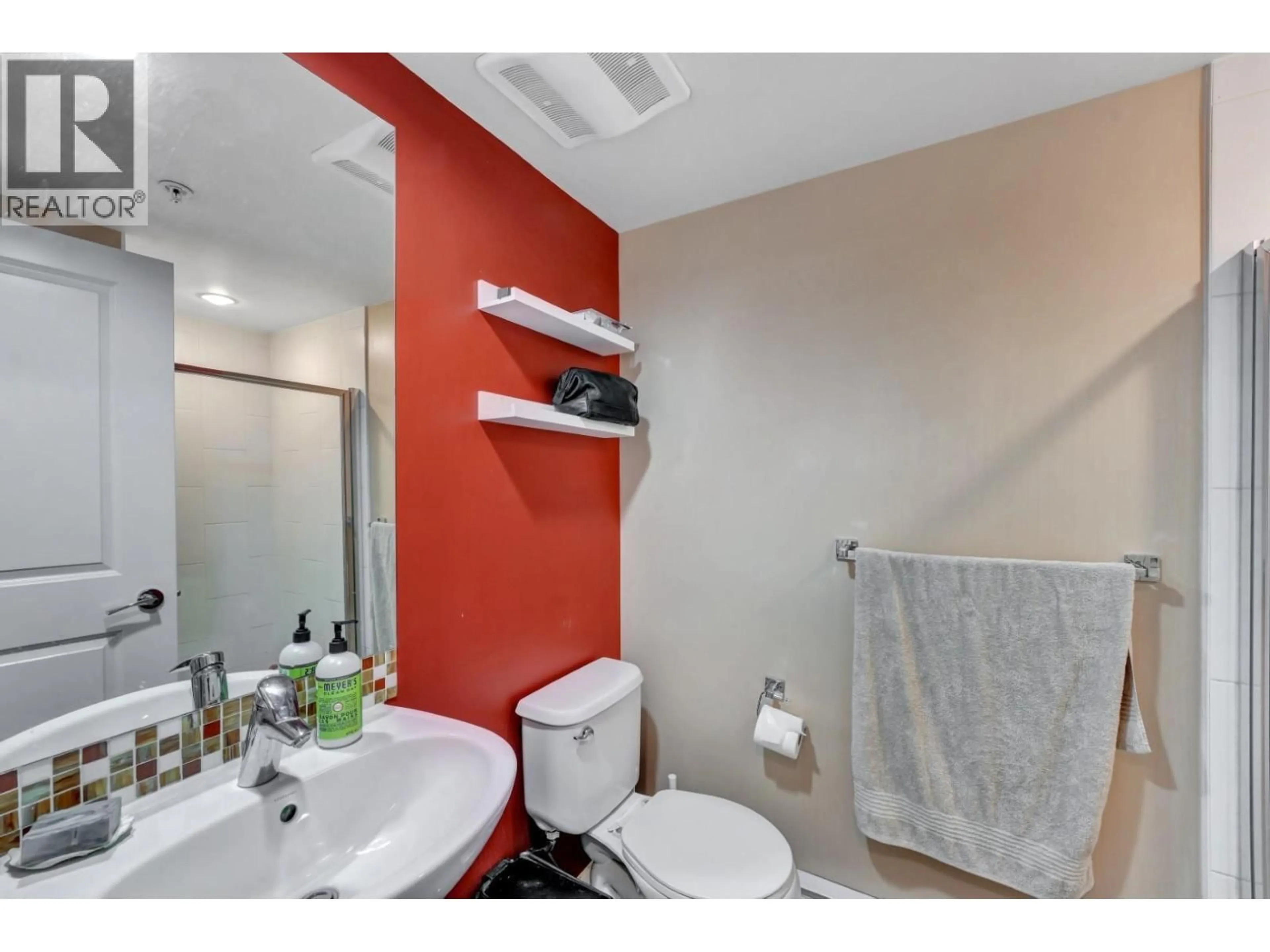 Standard bathroom, ceramic/tile floor for 38 - 3010 RIVERBEND DRIVE, Coquitlam British Columbia V3C0B8