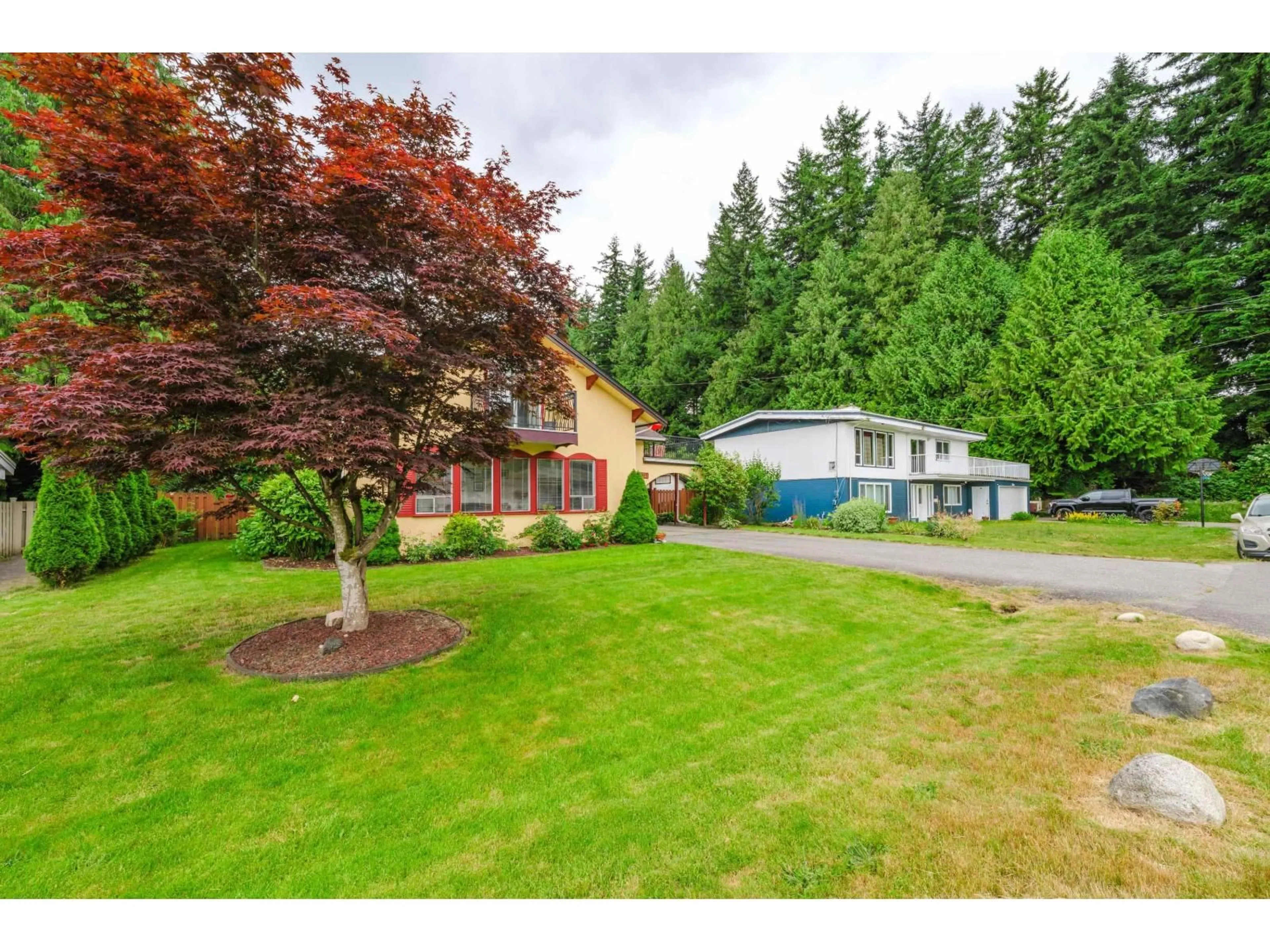 A pic from outside/outdoor area/front of a property/back of a property/a pic from drone, unknown for 33318 HOLLAND AVENUE, Abbotsford British Columbia V2S1E9